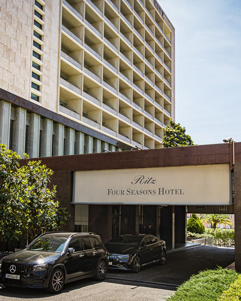 Four Seasons Ritz Lisbon — photograph 1