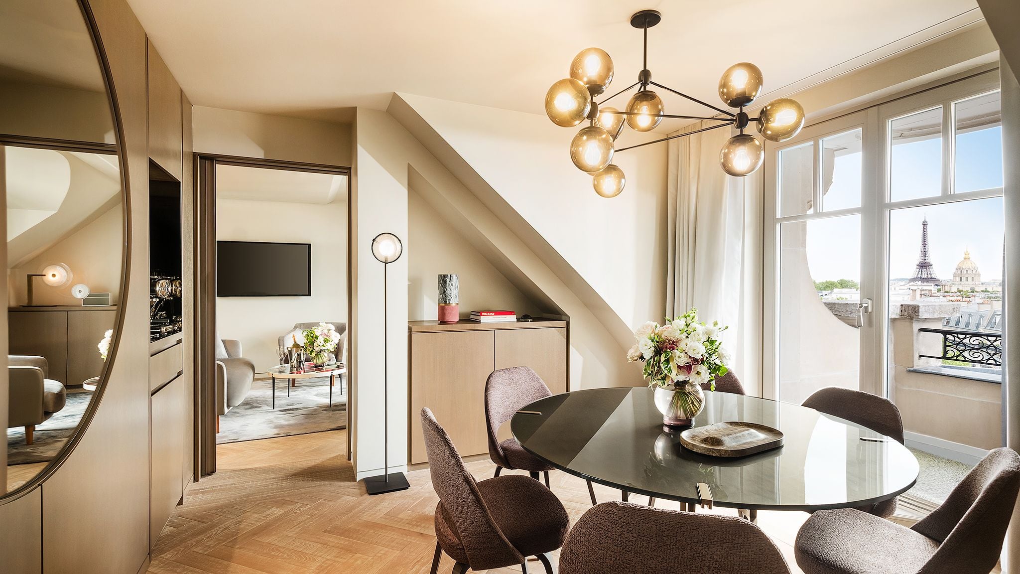 Appartement Eiffel — suite with Eiffel Tower view