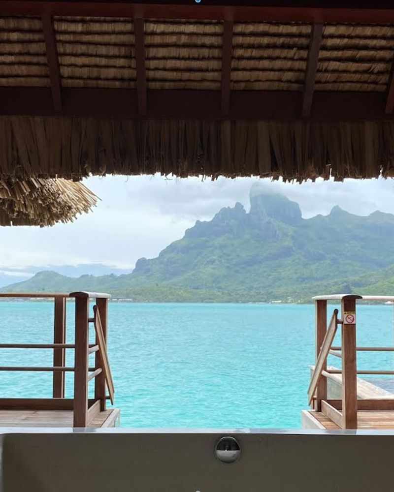 Four Seasons Bora Bora — photograph 2