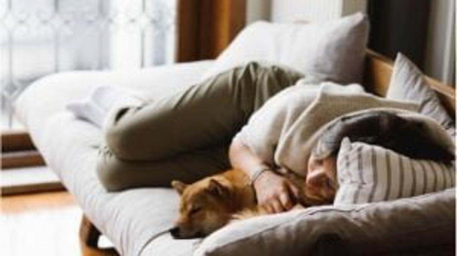 orang rebahan self rewarrd