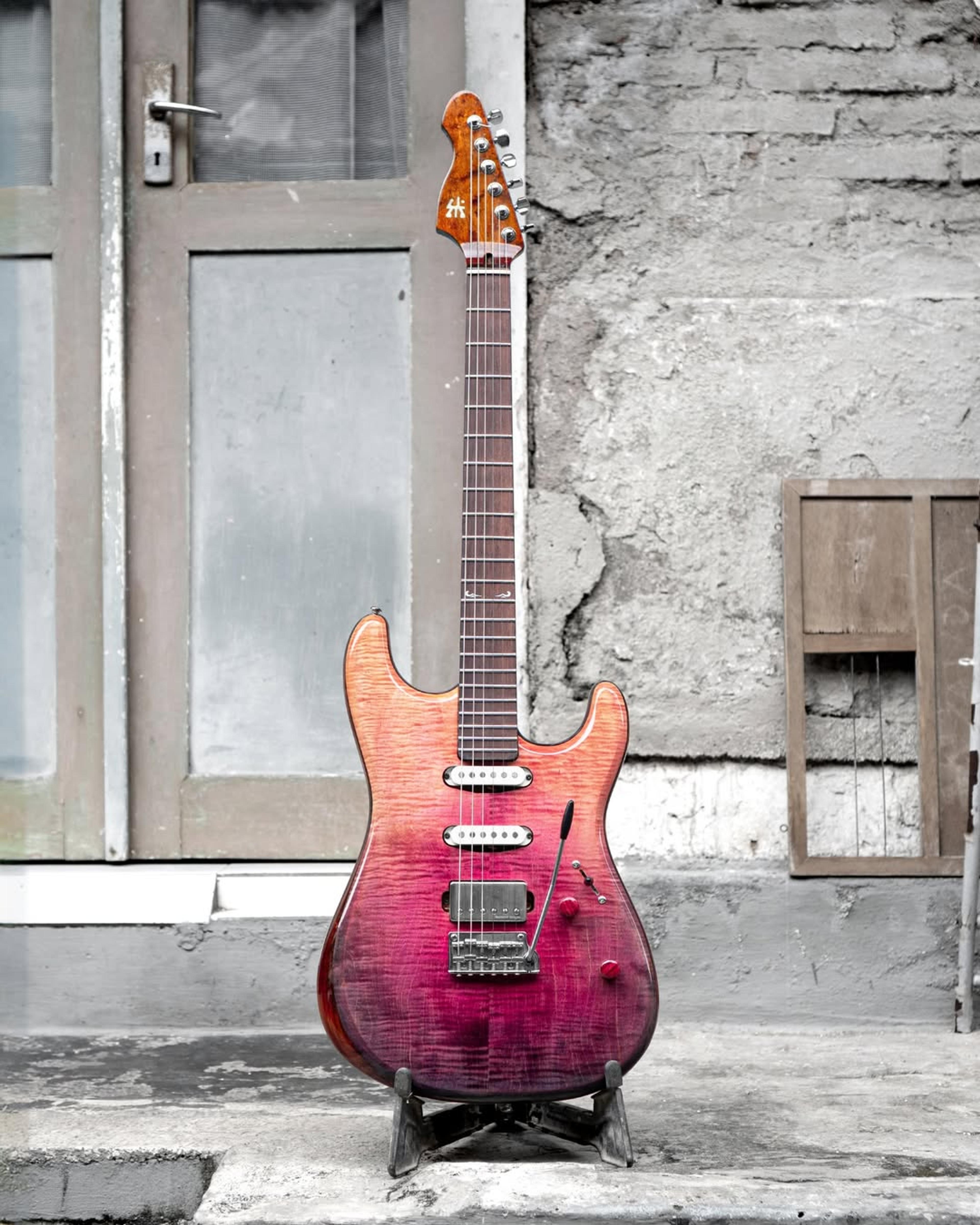 Full front view of the EF UIZART 6 string guitar