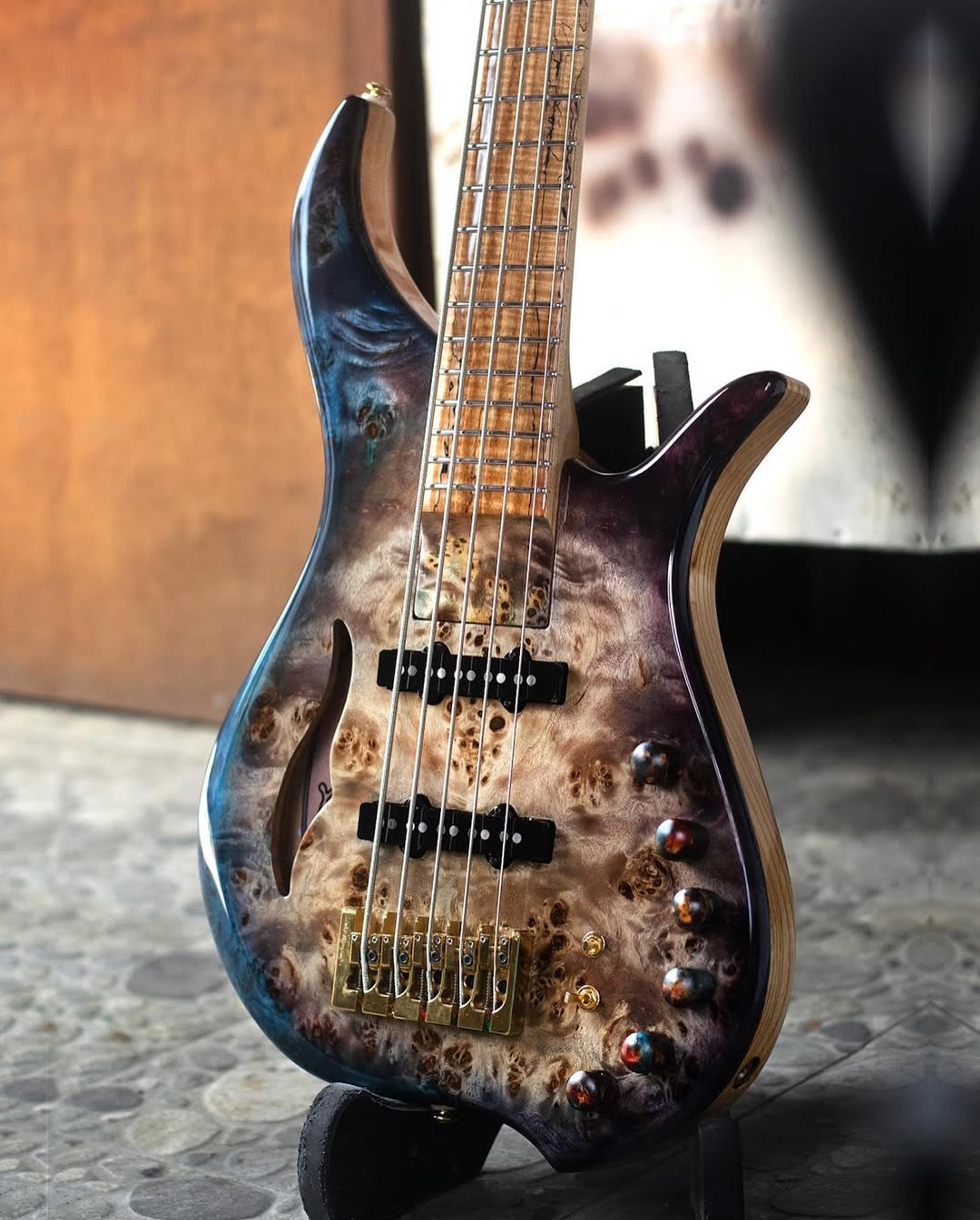Side Body view of the ODIENG Viper 5 string bass