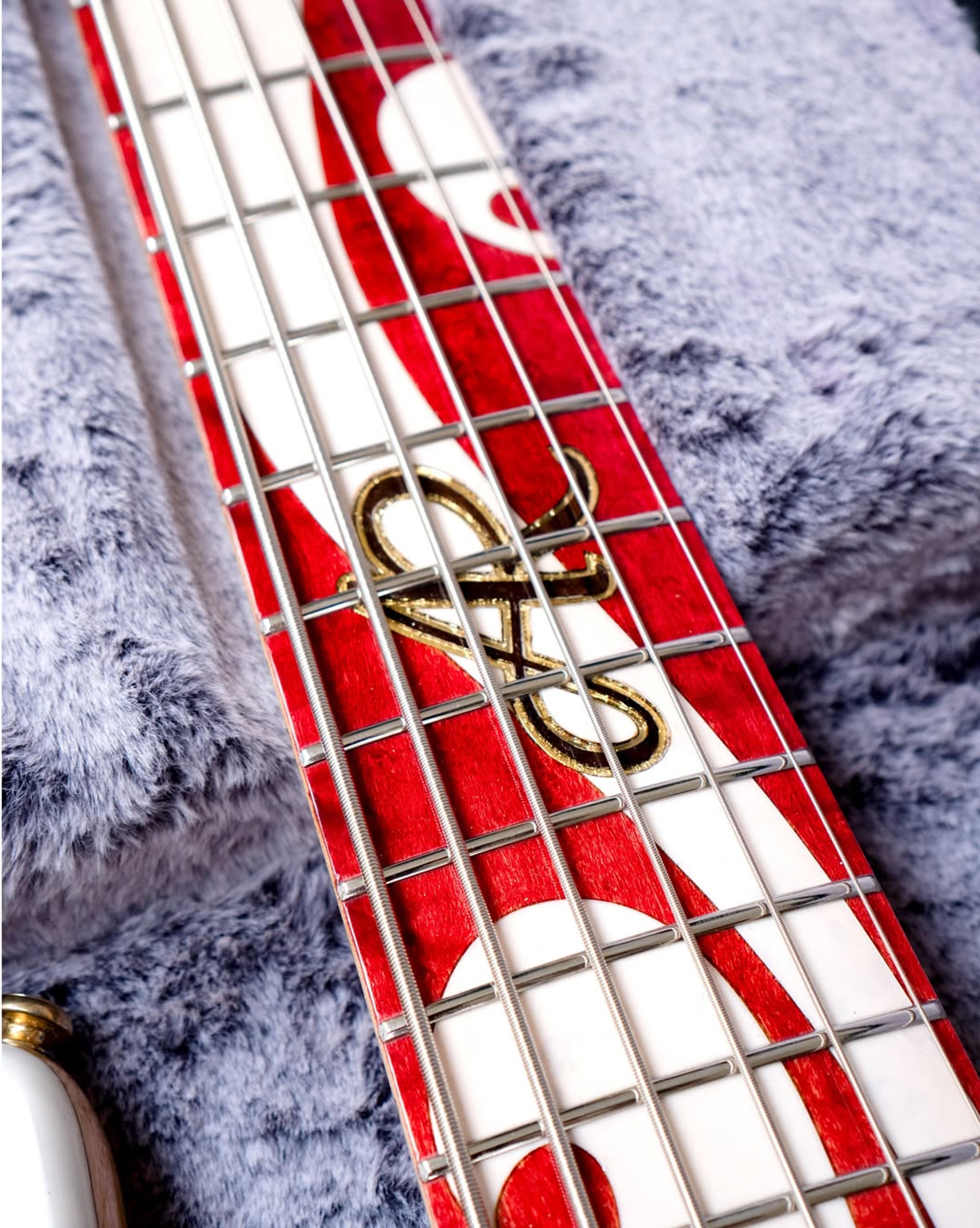 Front detail fretboard view of the ODIENG JC'82 V3 Signature Andre Rangel 6 string bass