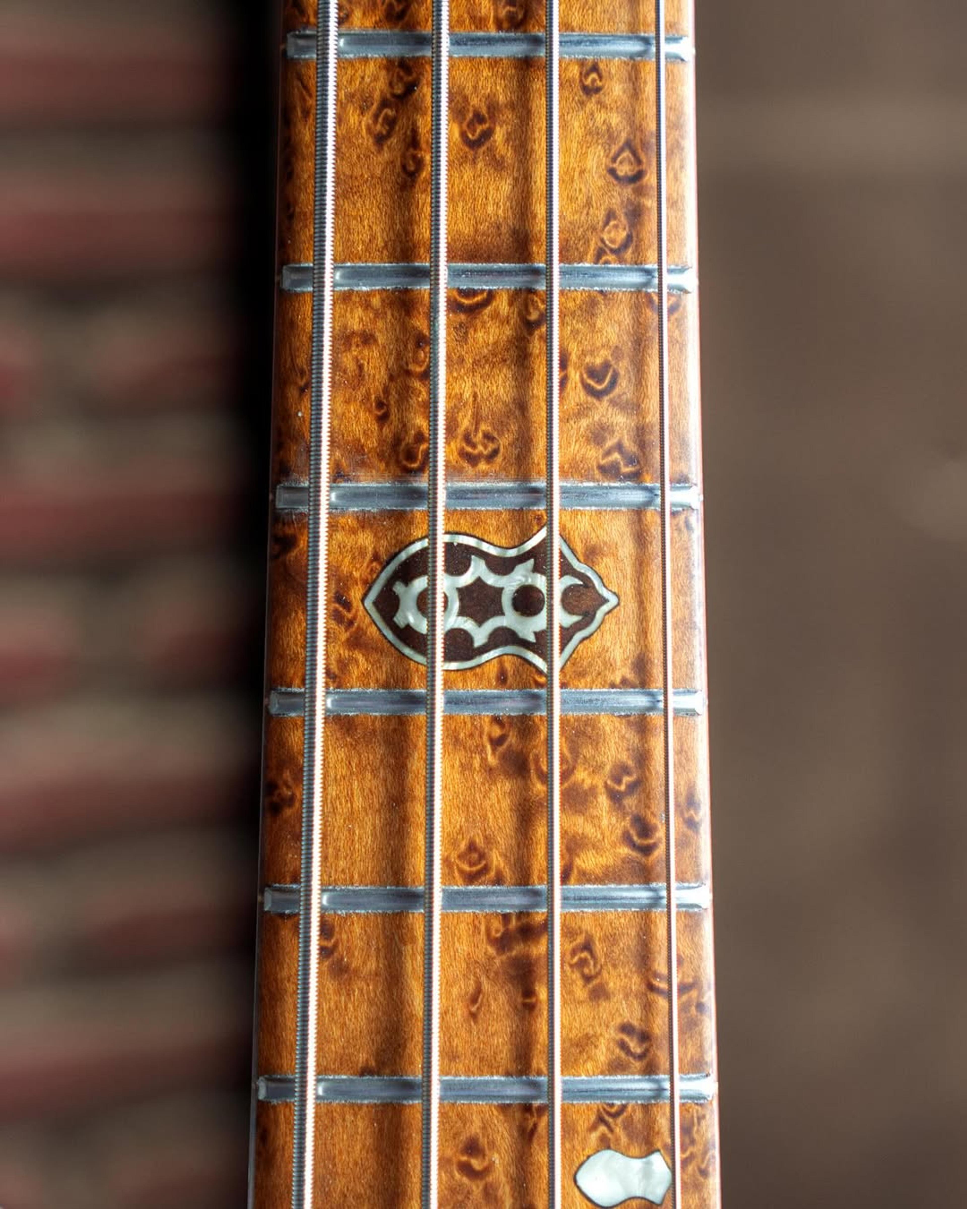 Front detail fretboard view of the EF TL-M 4 string bass