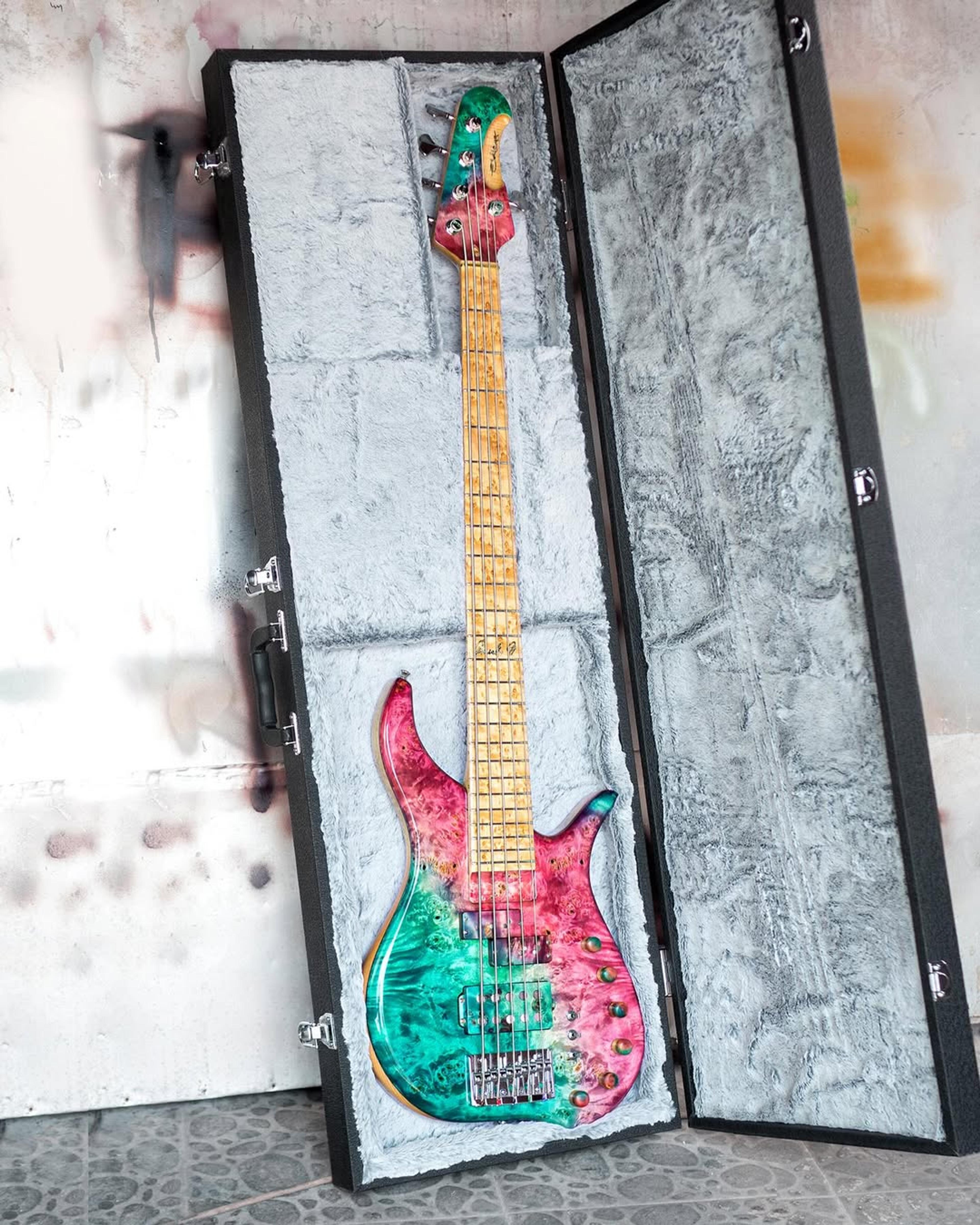 Full front view of the ODIENG Viper 5 string bass