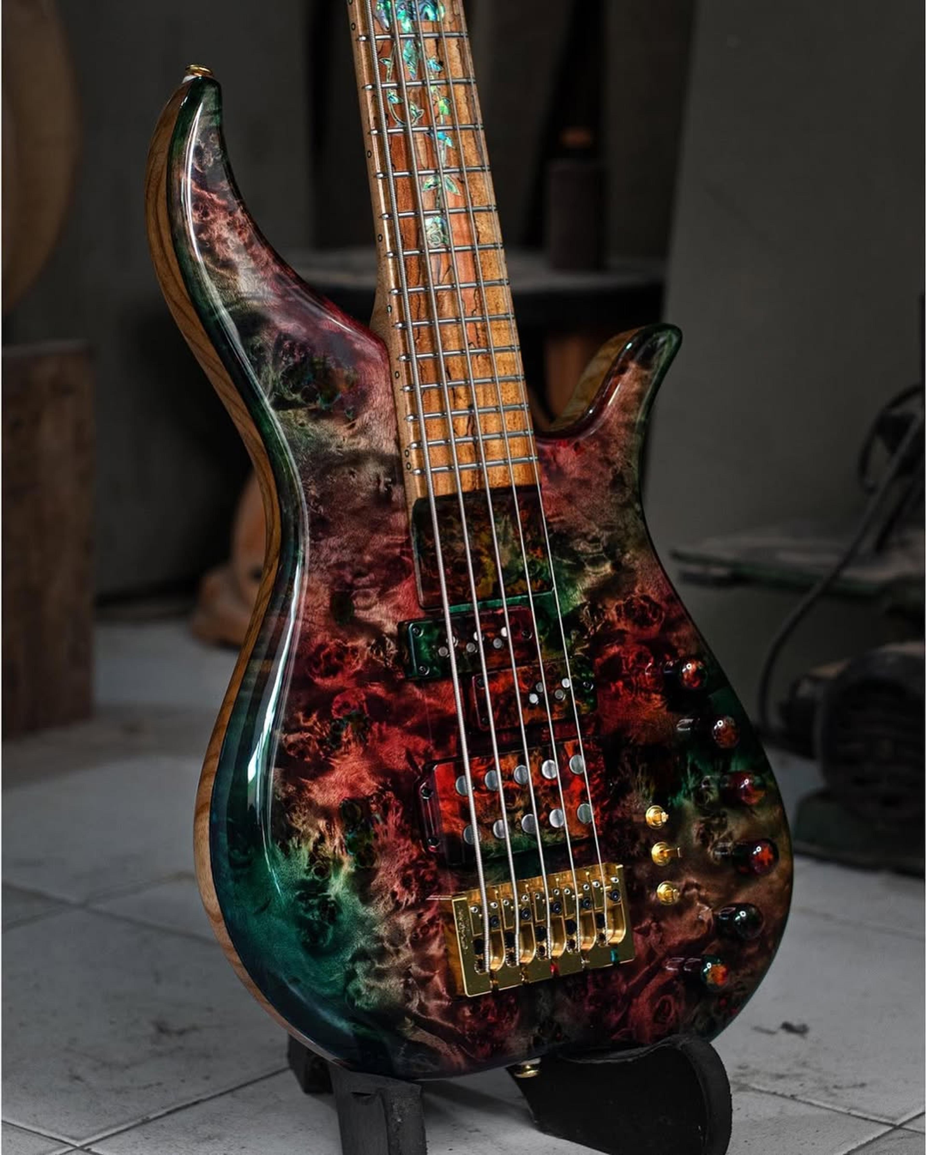Side Body view of the ODIENG Viper 5 string bass
