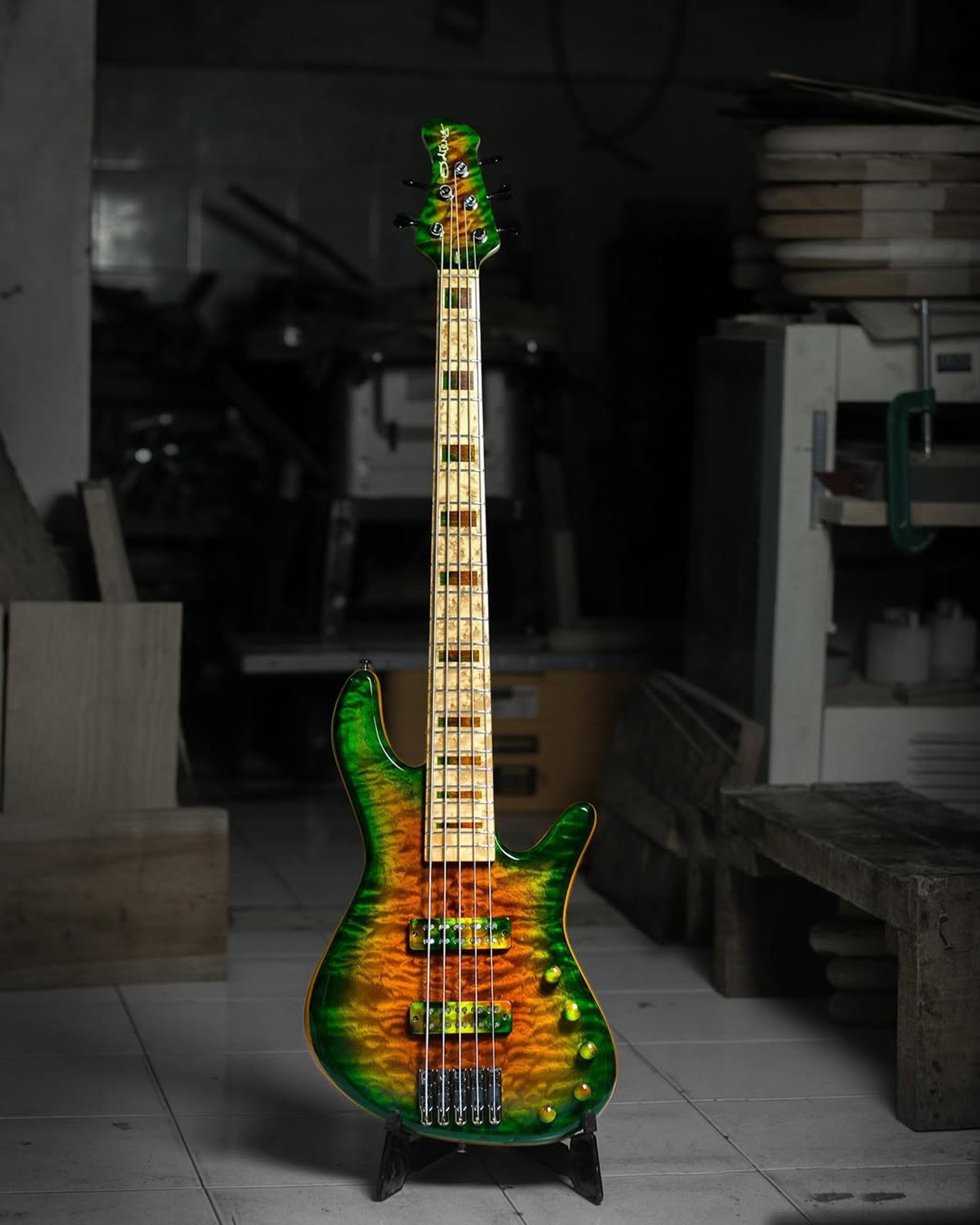 Full front view of the ODIENG INZ 5 string bass