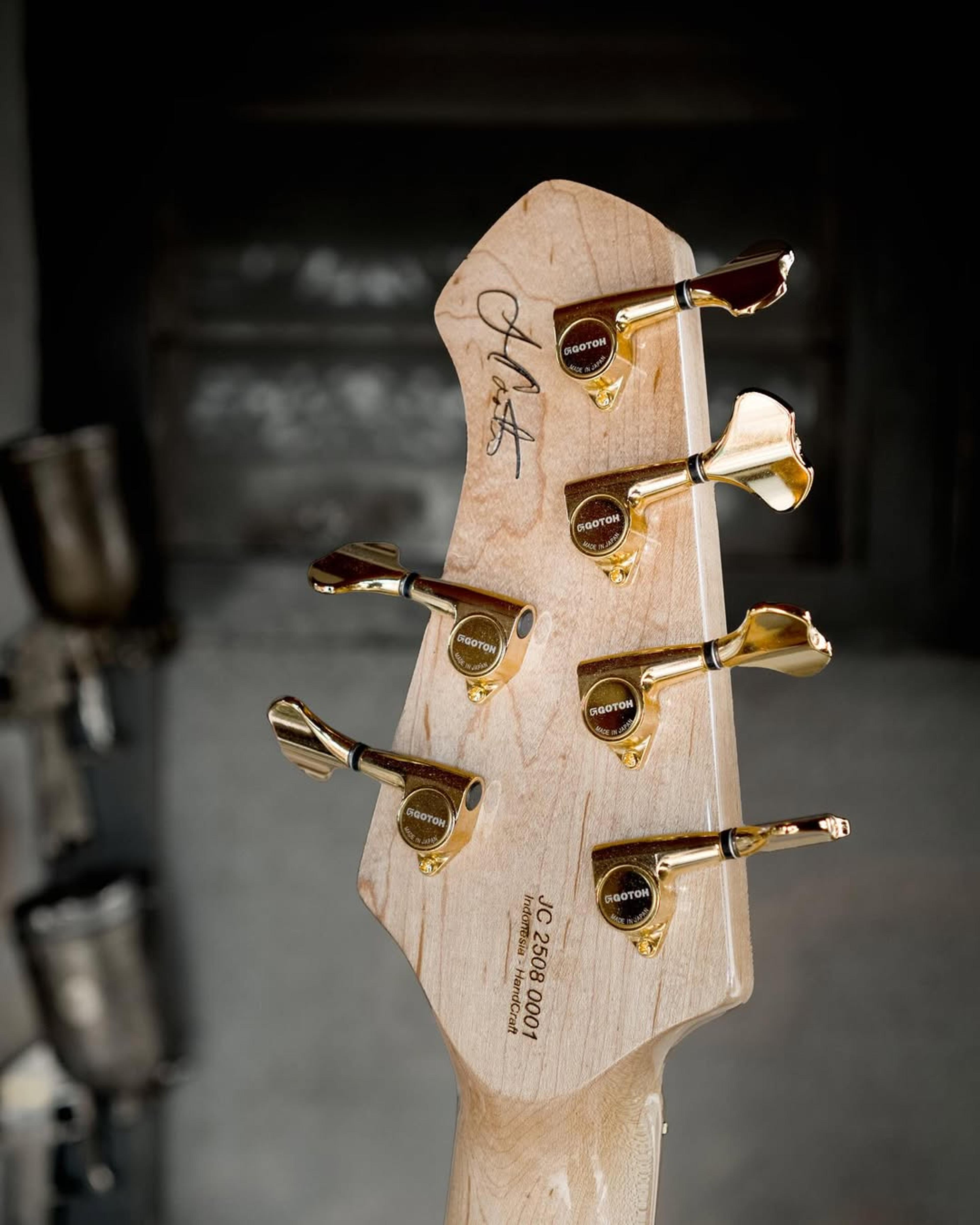 Back Headstock view of the ODIENG JC'82 V3 Signature 6 string bass