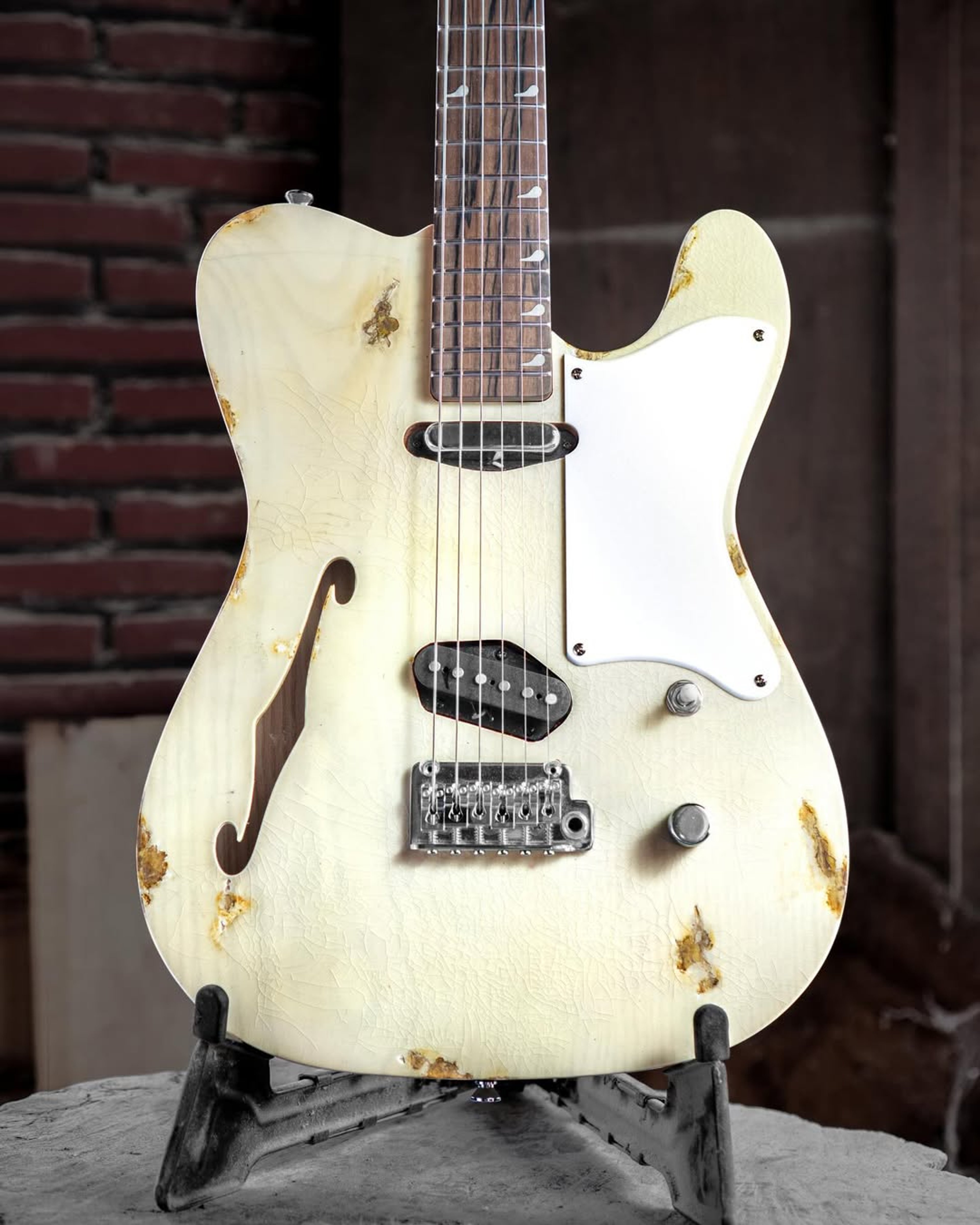 Front body view of the ODIENG Parama Guitar Aged Cream Relic 6 string Guitar
