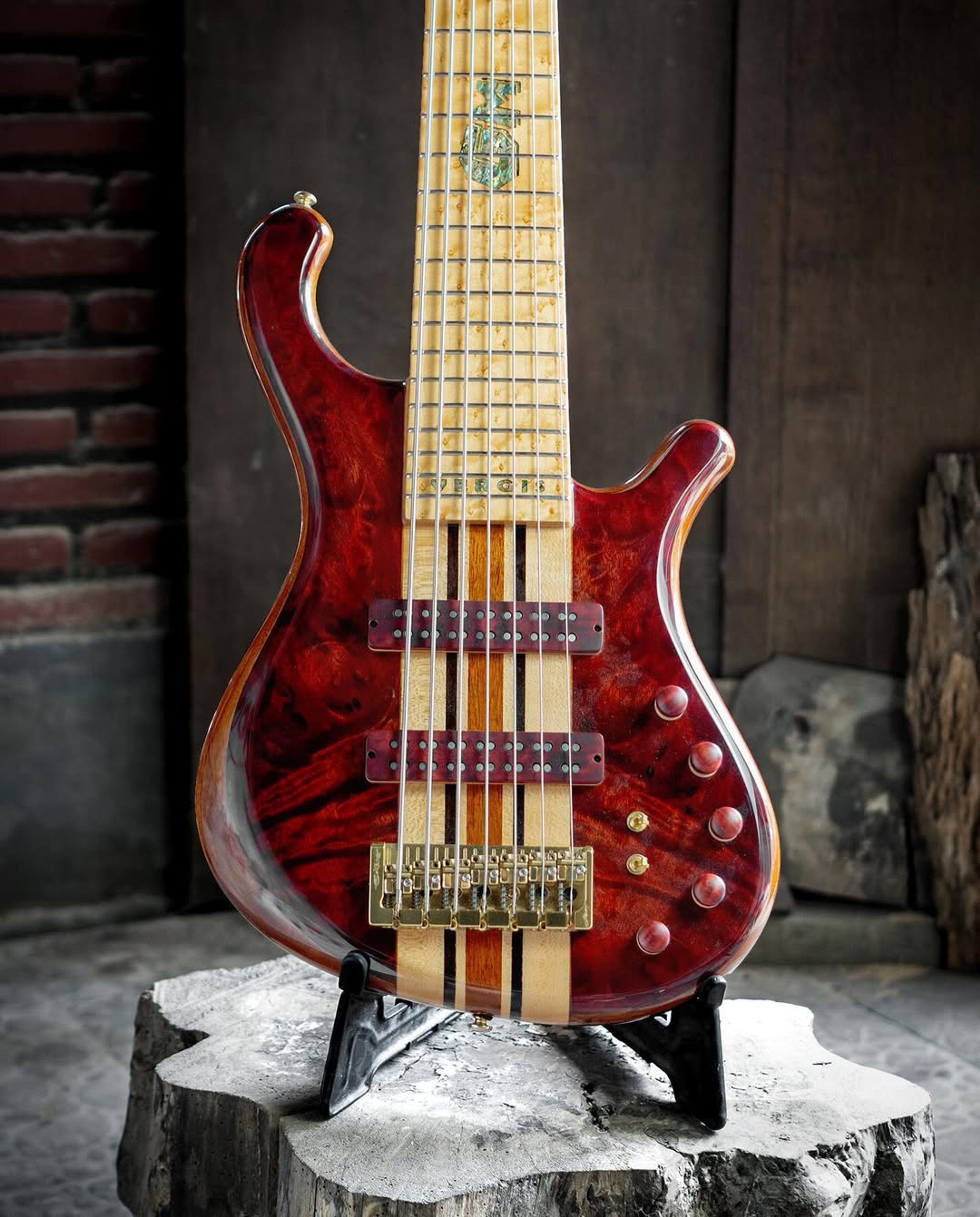 Front body view of the ODIENG RS Series 7 string bass