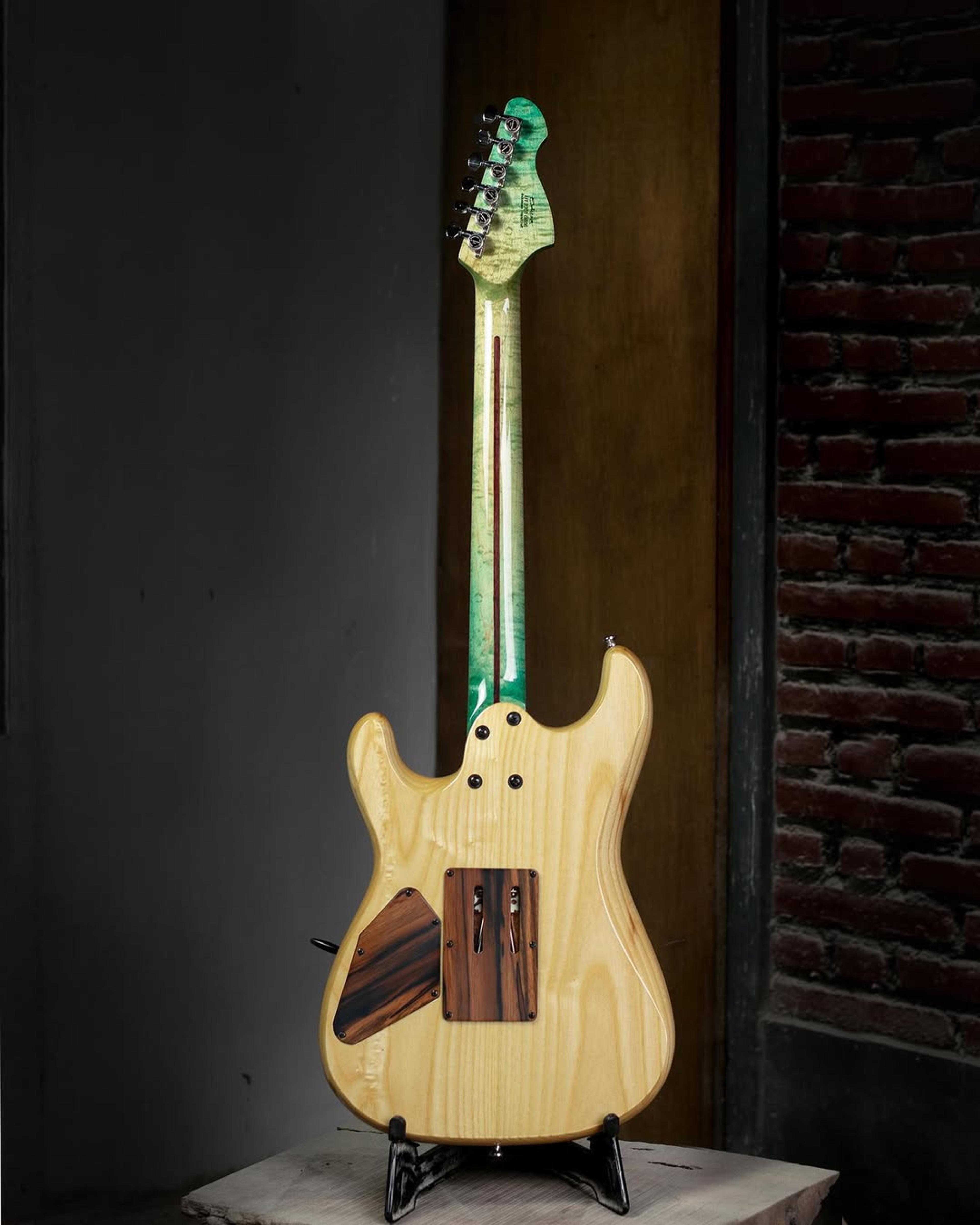 Full Back front view of the ODIENG UIZART 6 string guitar
