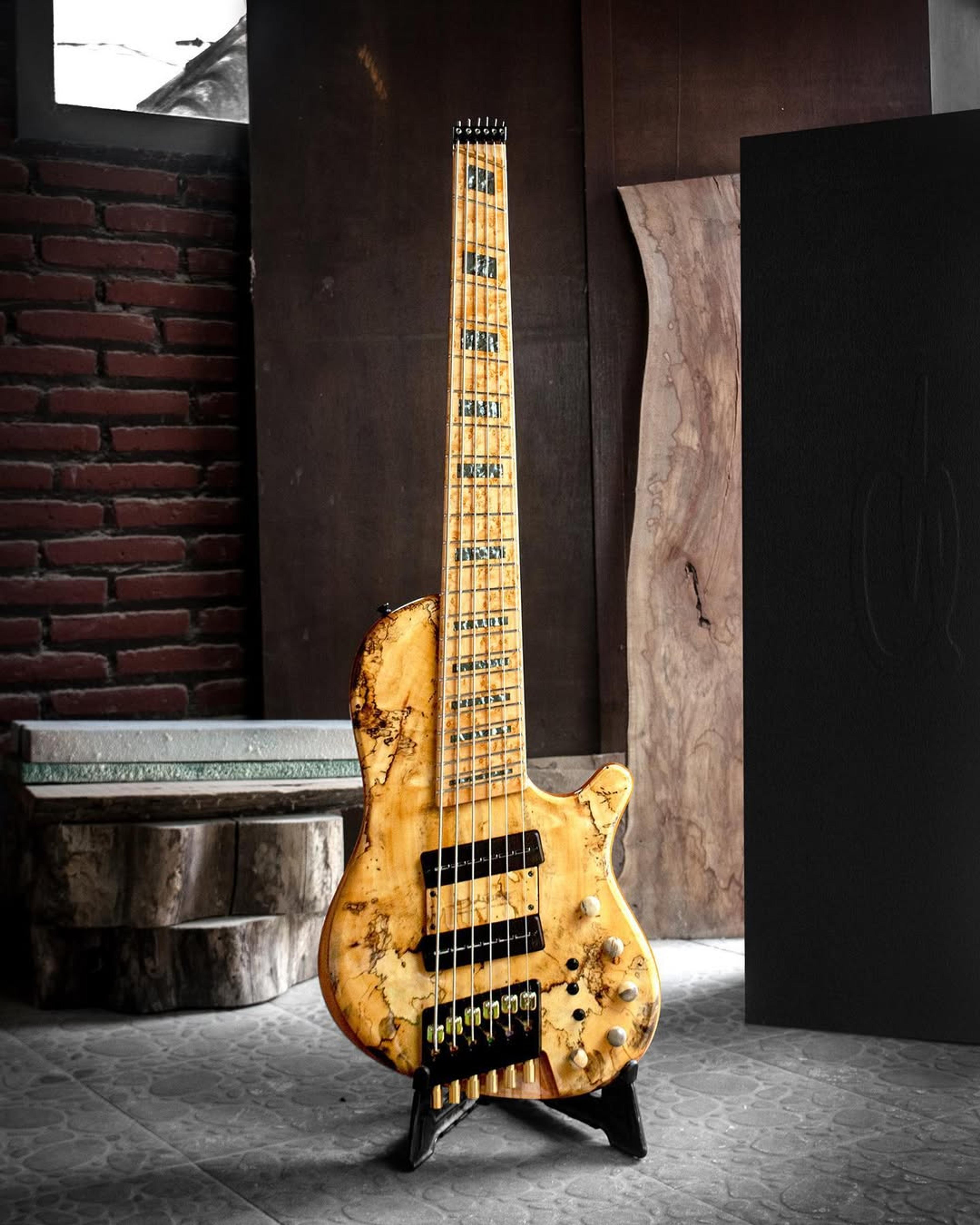 Full front view of the ODIENG Nebula Headless 6 string bass