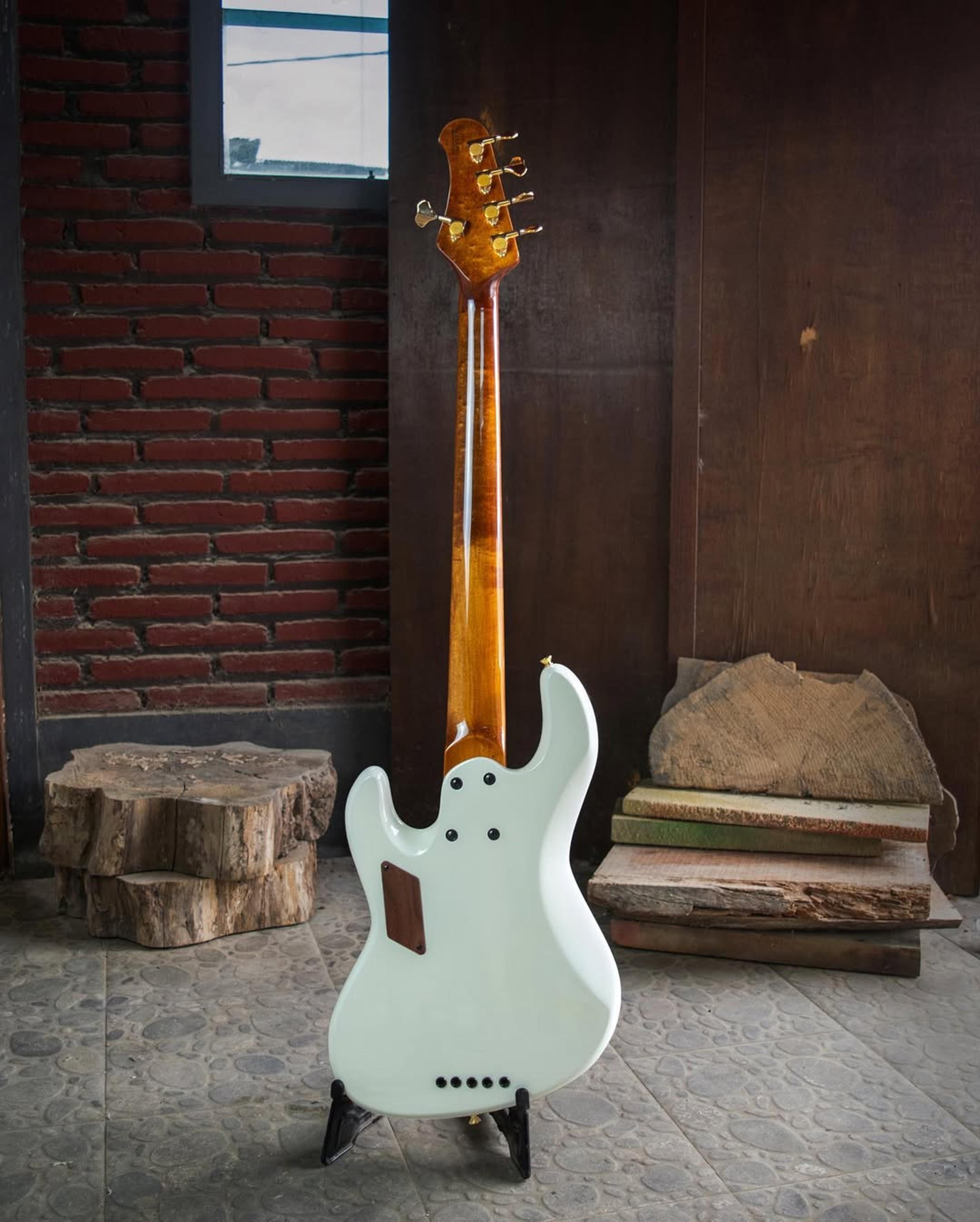 Full Back front view of the ODIENG KJ 5 string bass