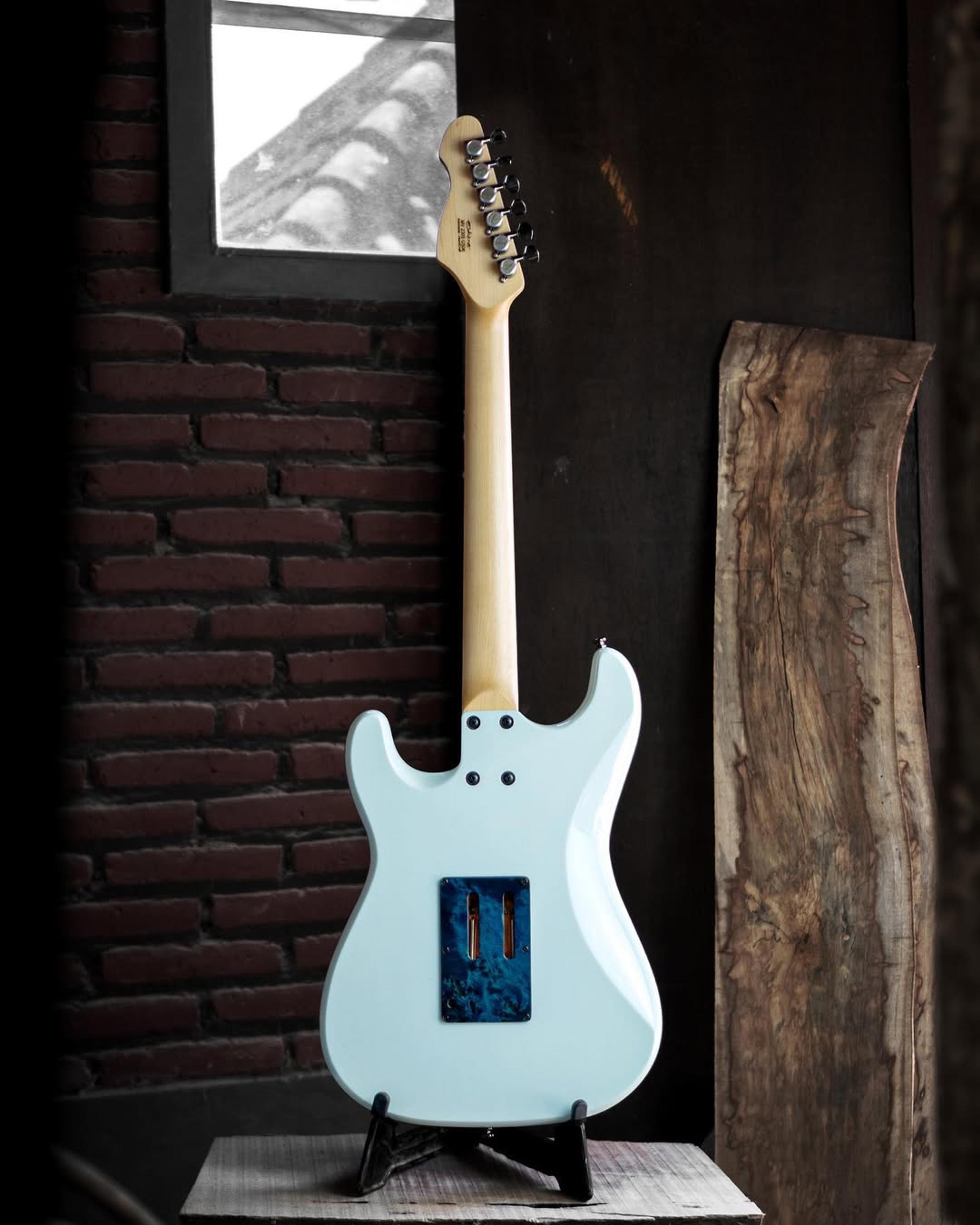 Full Back front view of the ODIENG Uizart 6 string Guitar