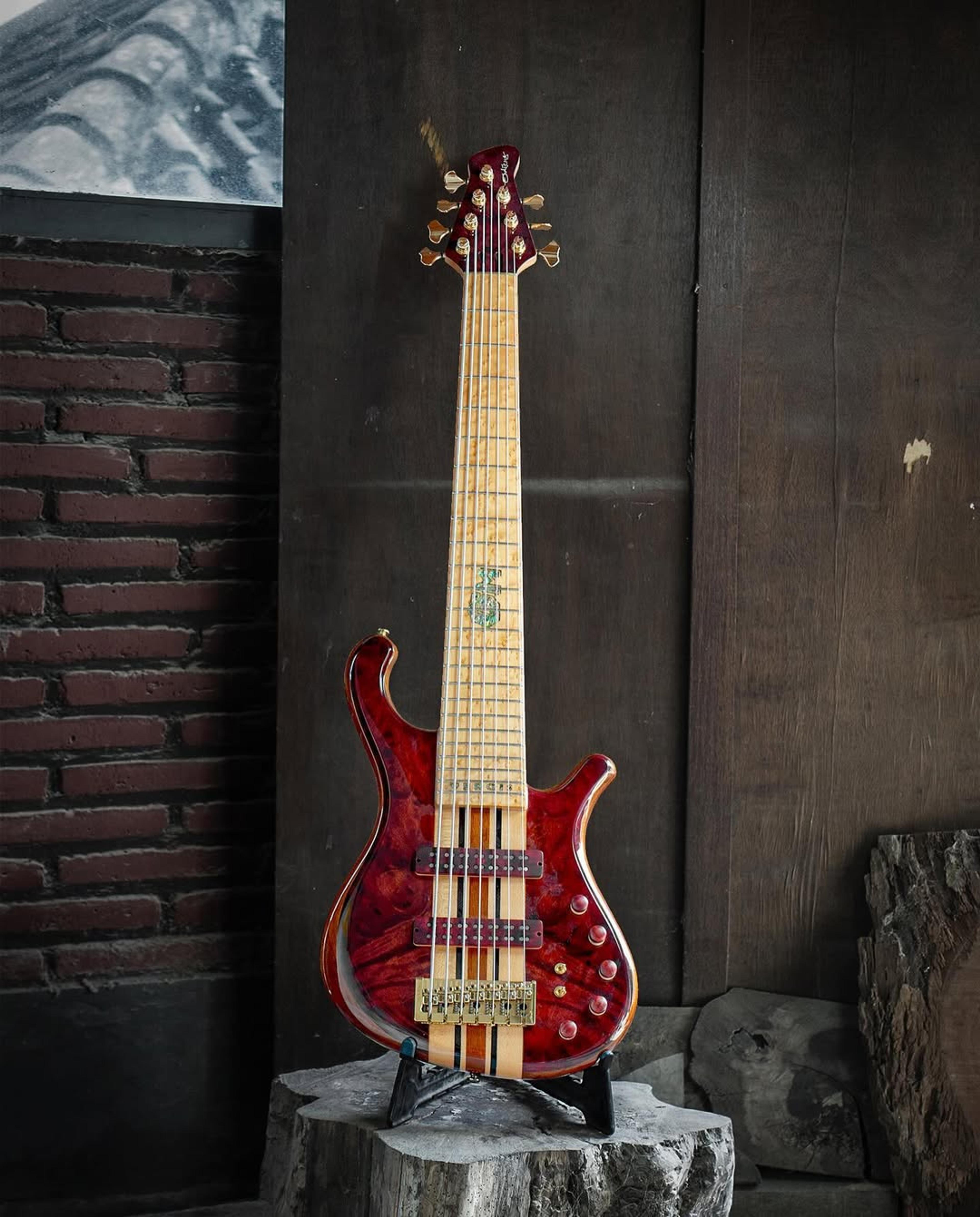 Full front view of the ODIENG RS Series 7 string bass