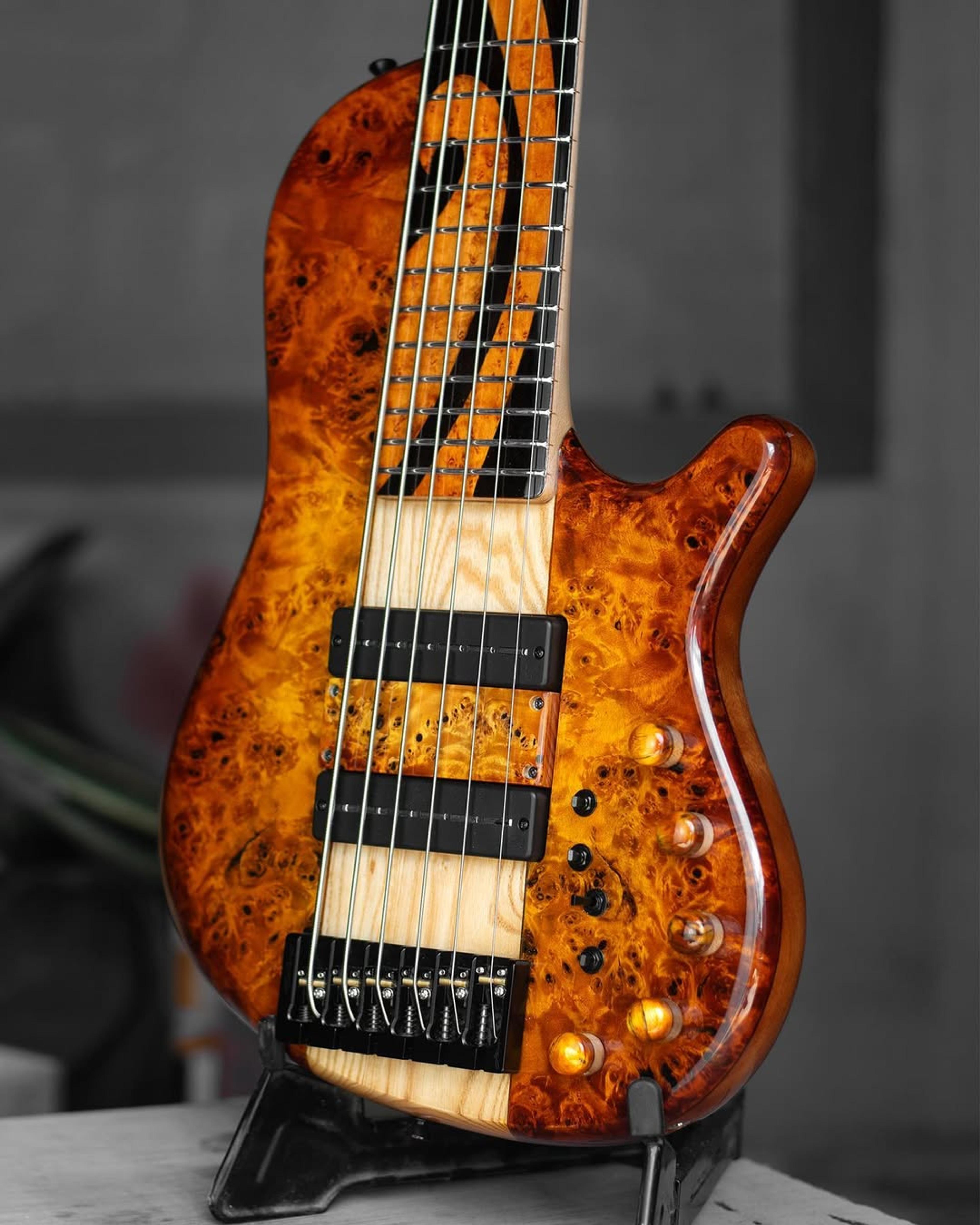 Side Body view of the ODIENG JC'82 V2 Signature 6 string bass