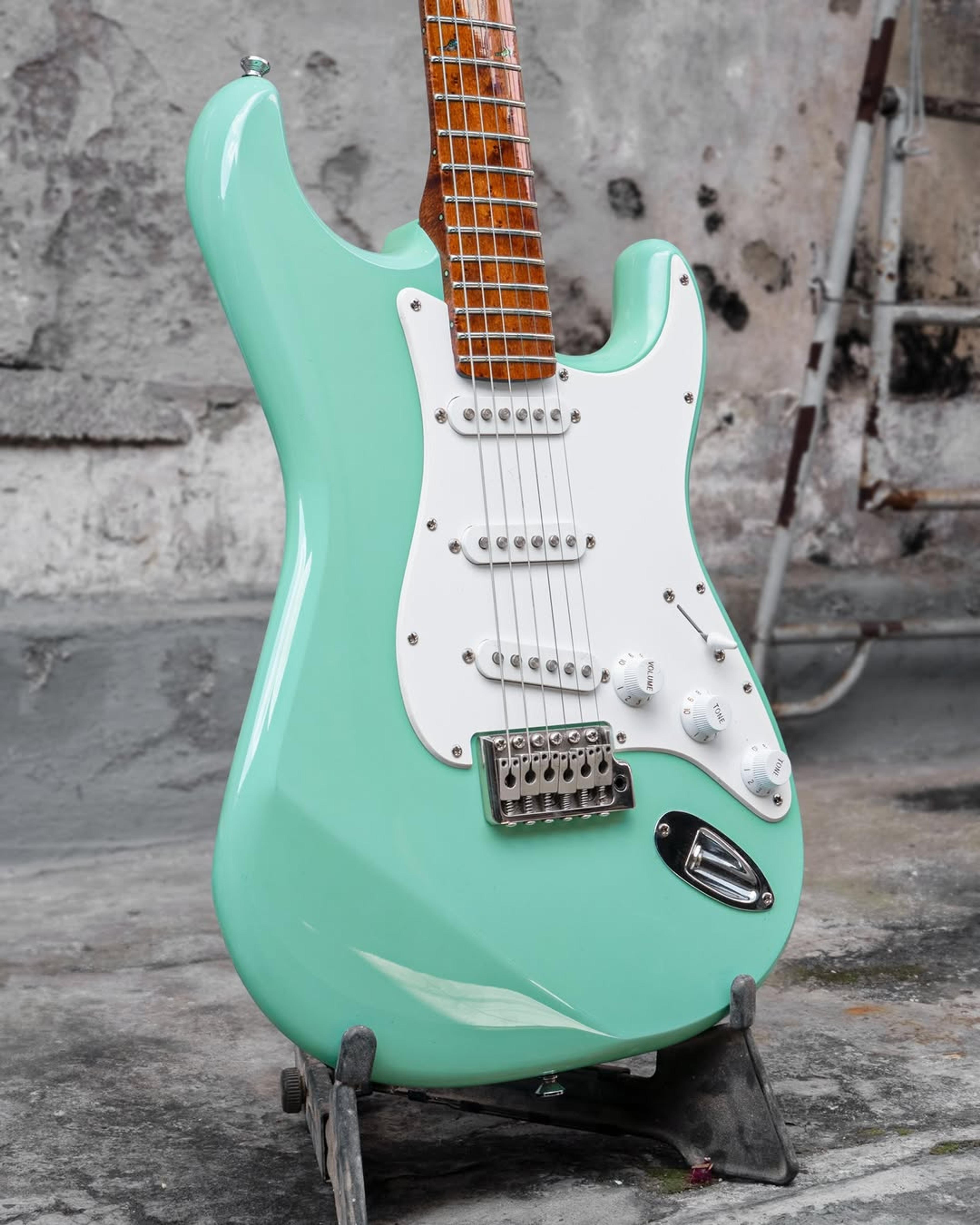 Side Body view of the EF Uizart-2C 6 string Guitar