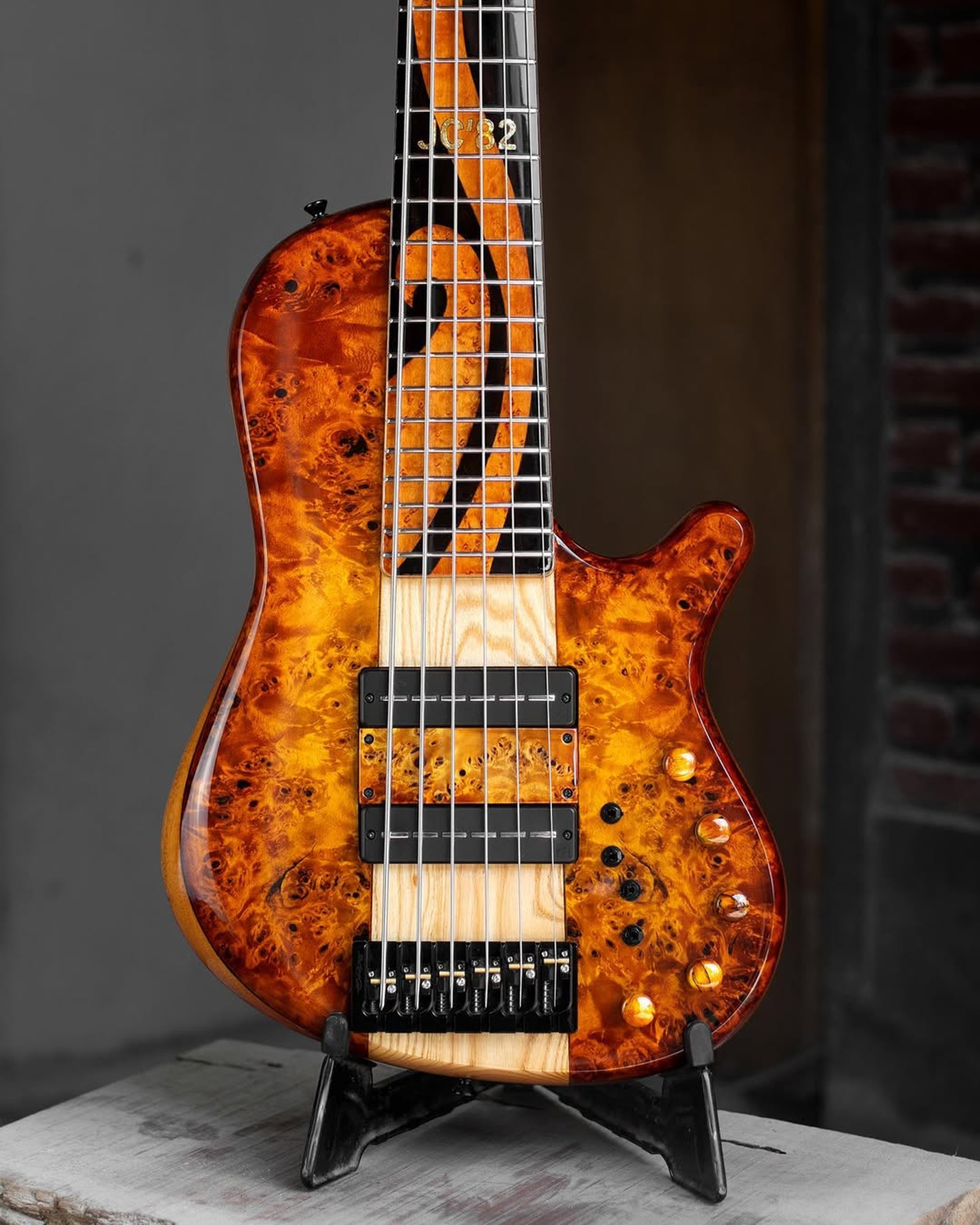 Front body view of the ODIENG JC'82 V2 Signature 6 string bass