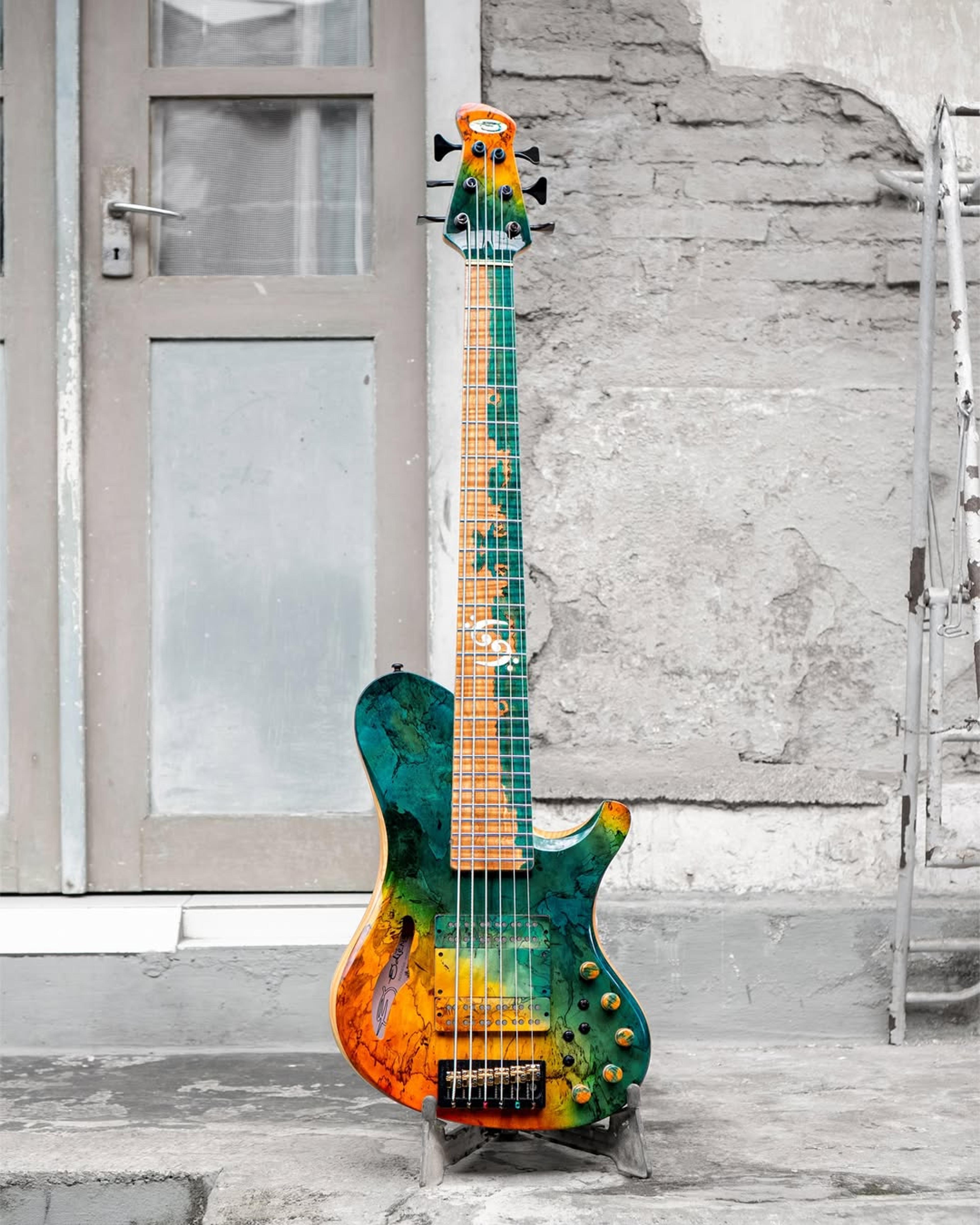 Full front view of the ODIENG XJB 6 string bass