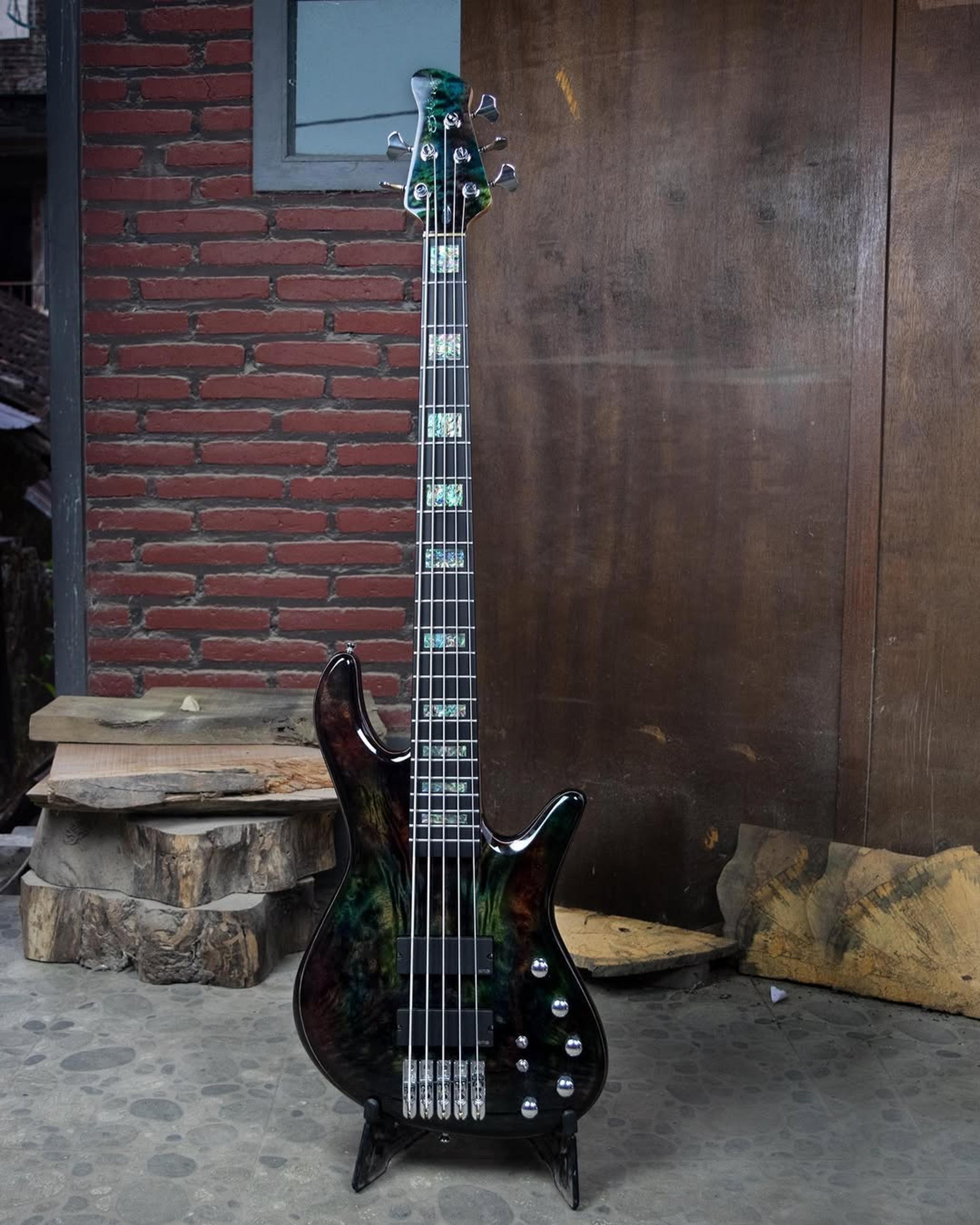 Full front view of the ODIENG INZ 5 string bass