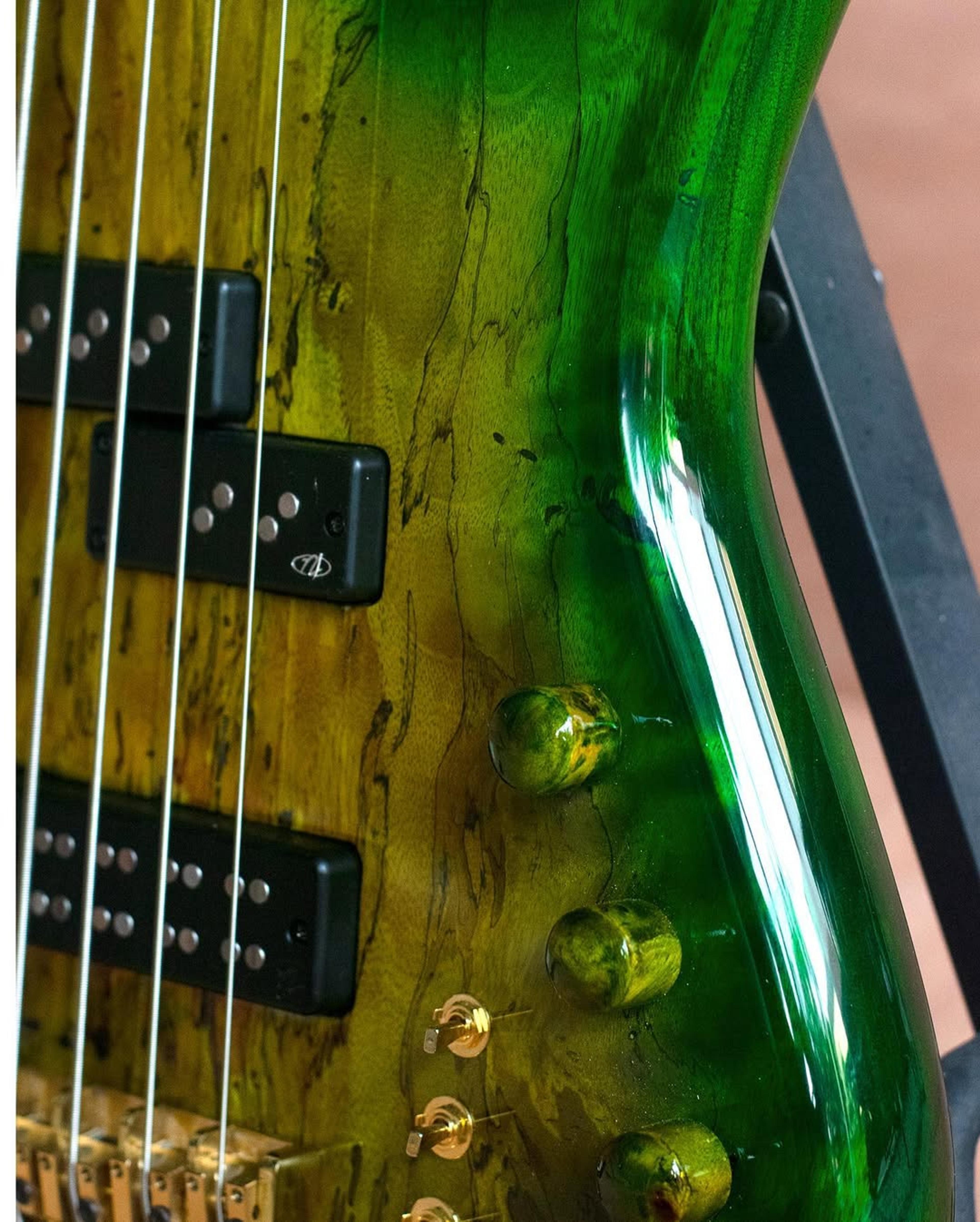 Front detail view of the ODIENG INZ 5 string bass