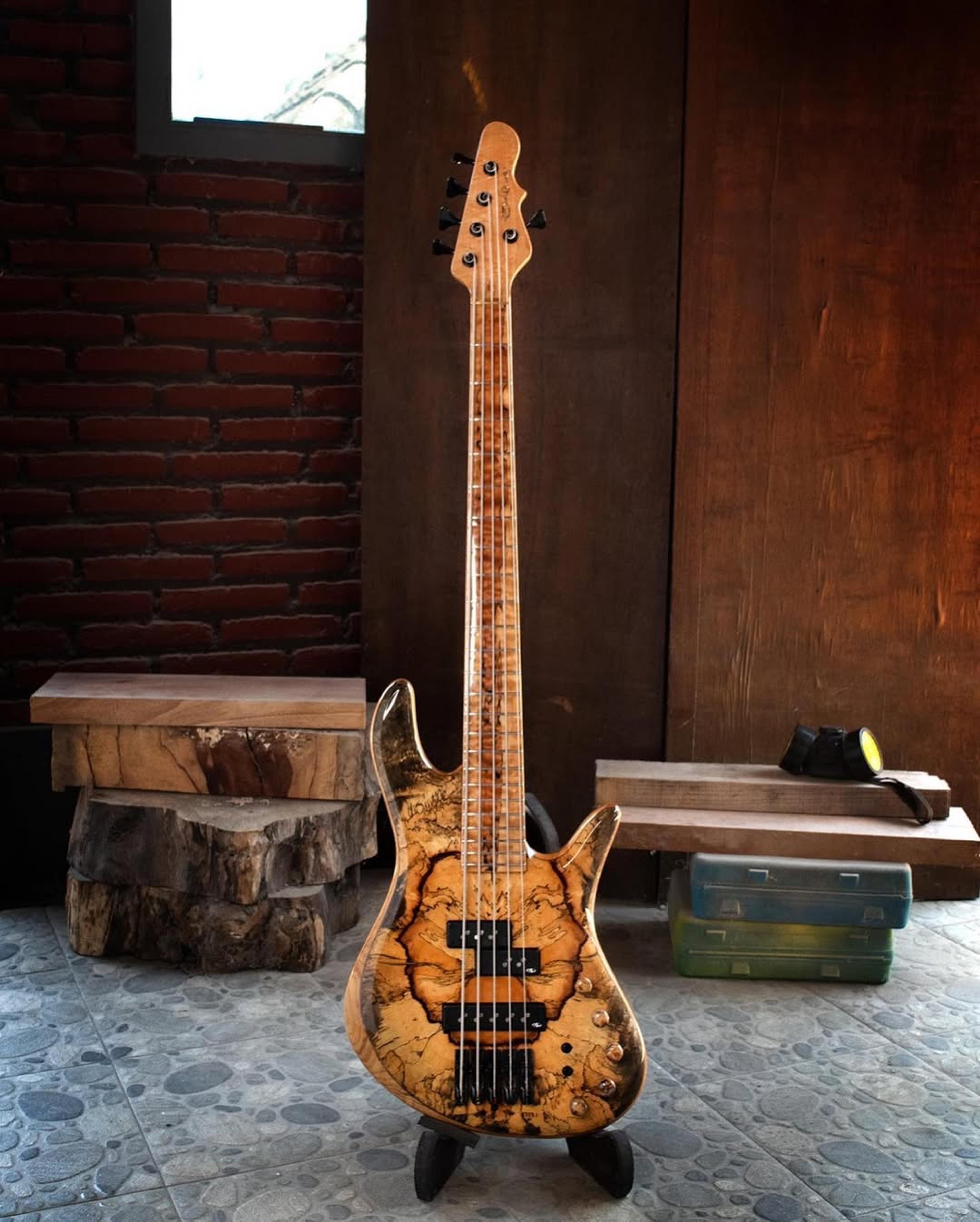Full front view of the ODIENG Corvette 5 string bass