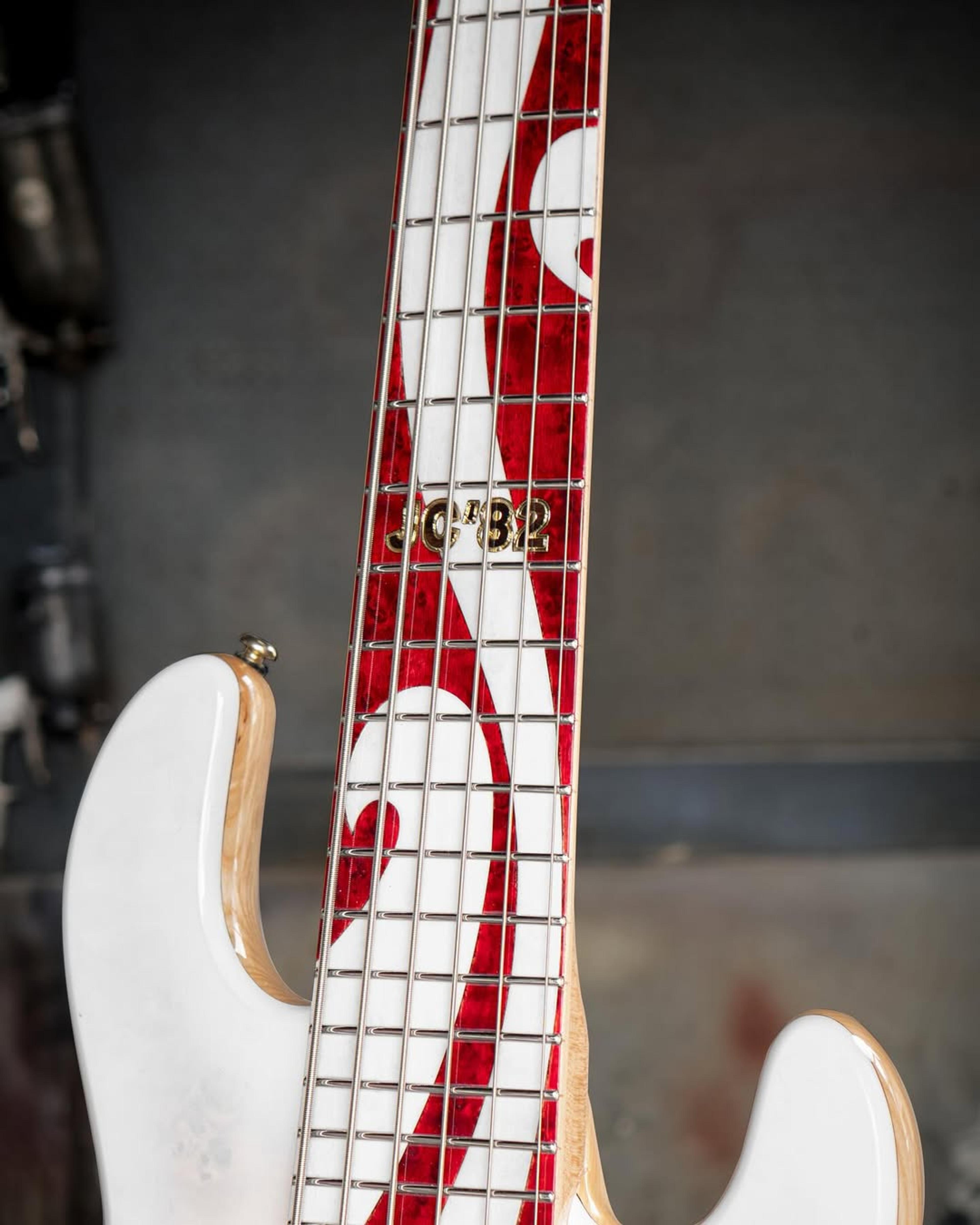 Front detail fretboard view of the ODIENG JC'82 V3 Signature 6 string bass
