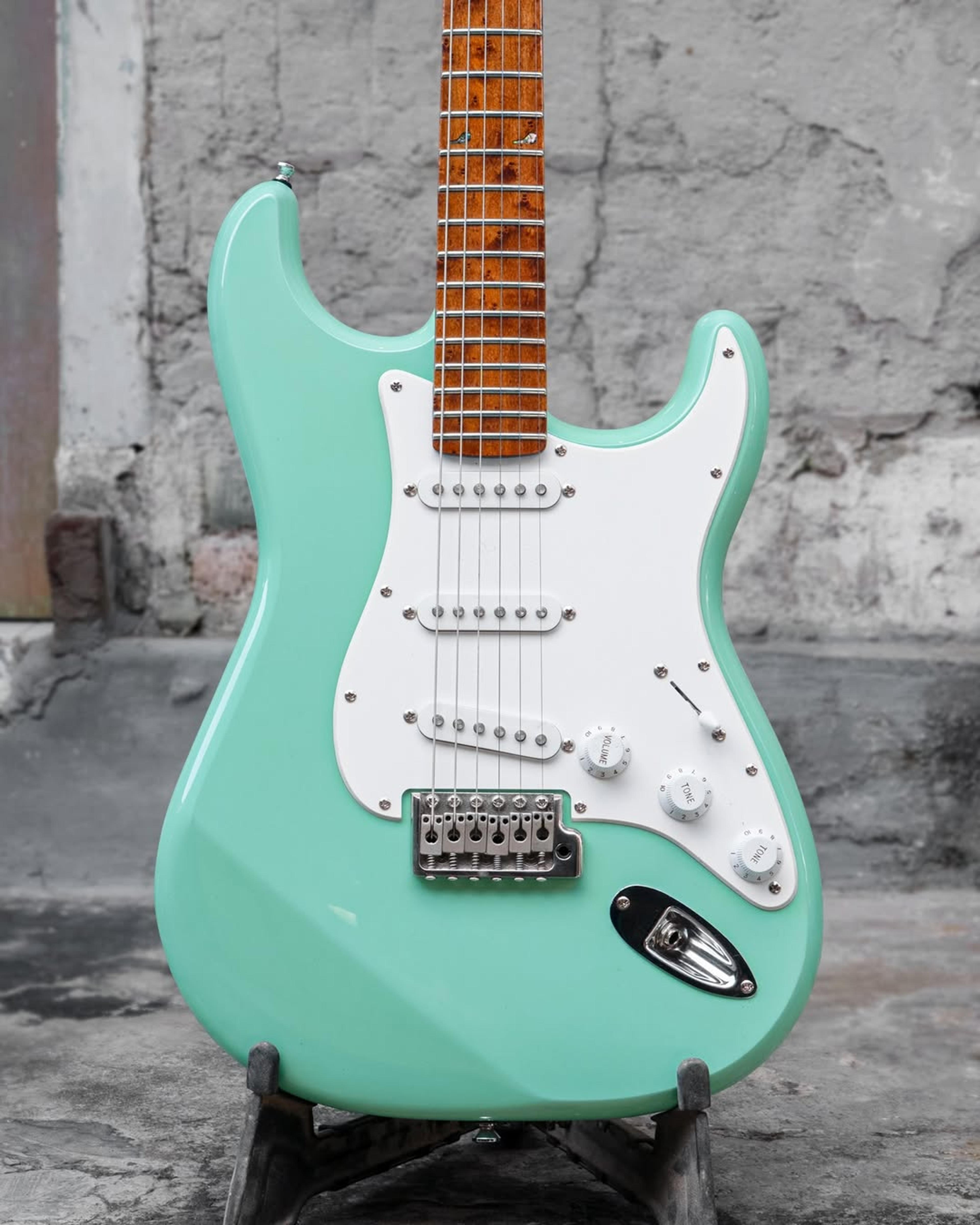 Front body view of the EF Uizart-2C 6 string Guitar