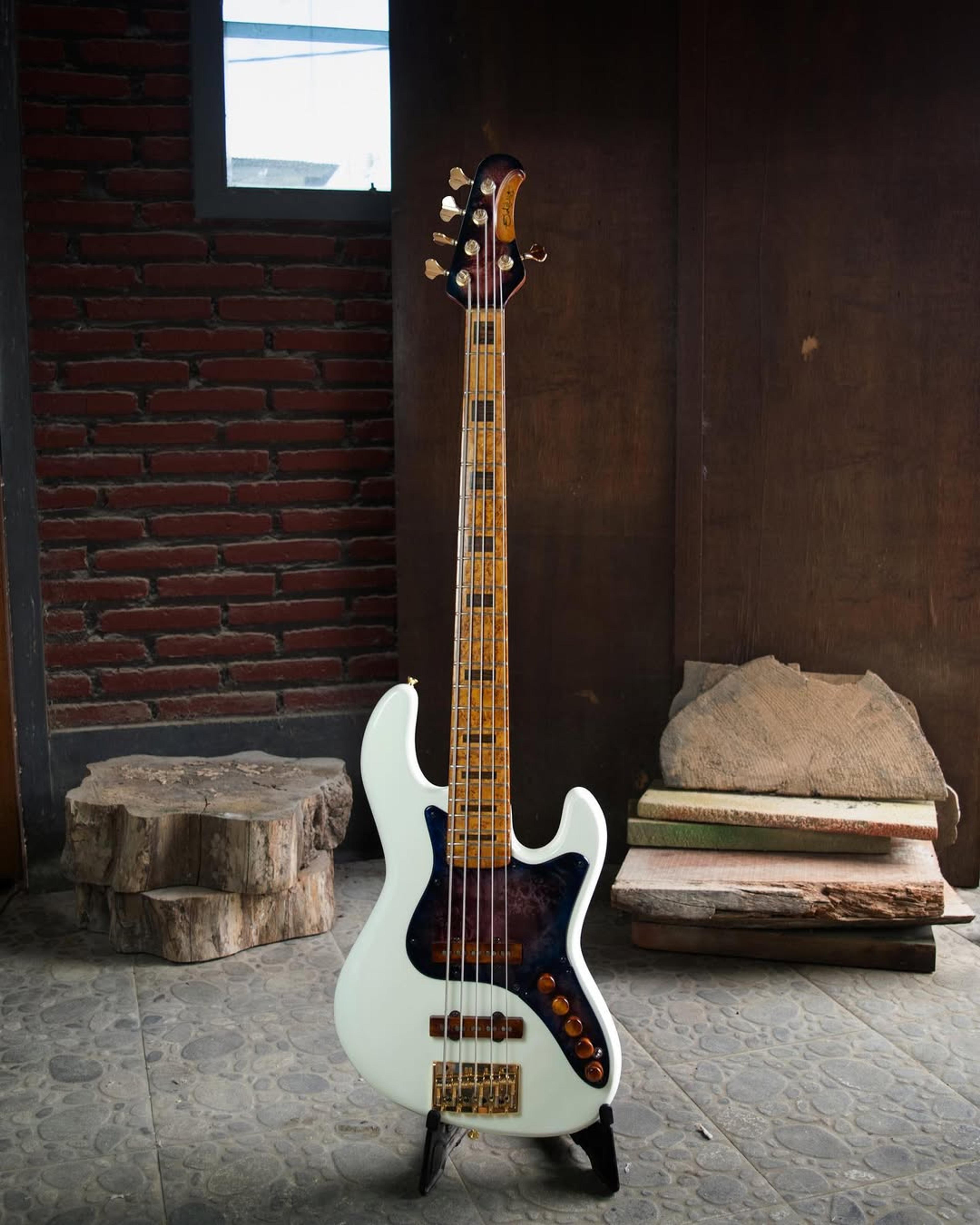 Full front view of the ODIENG KJ 5 string bass