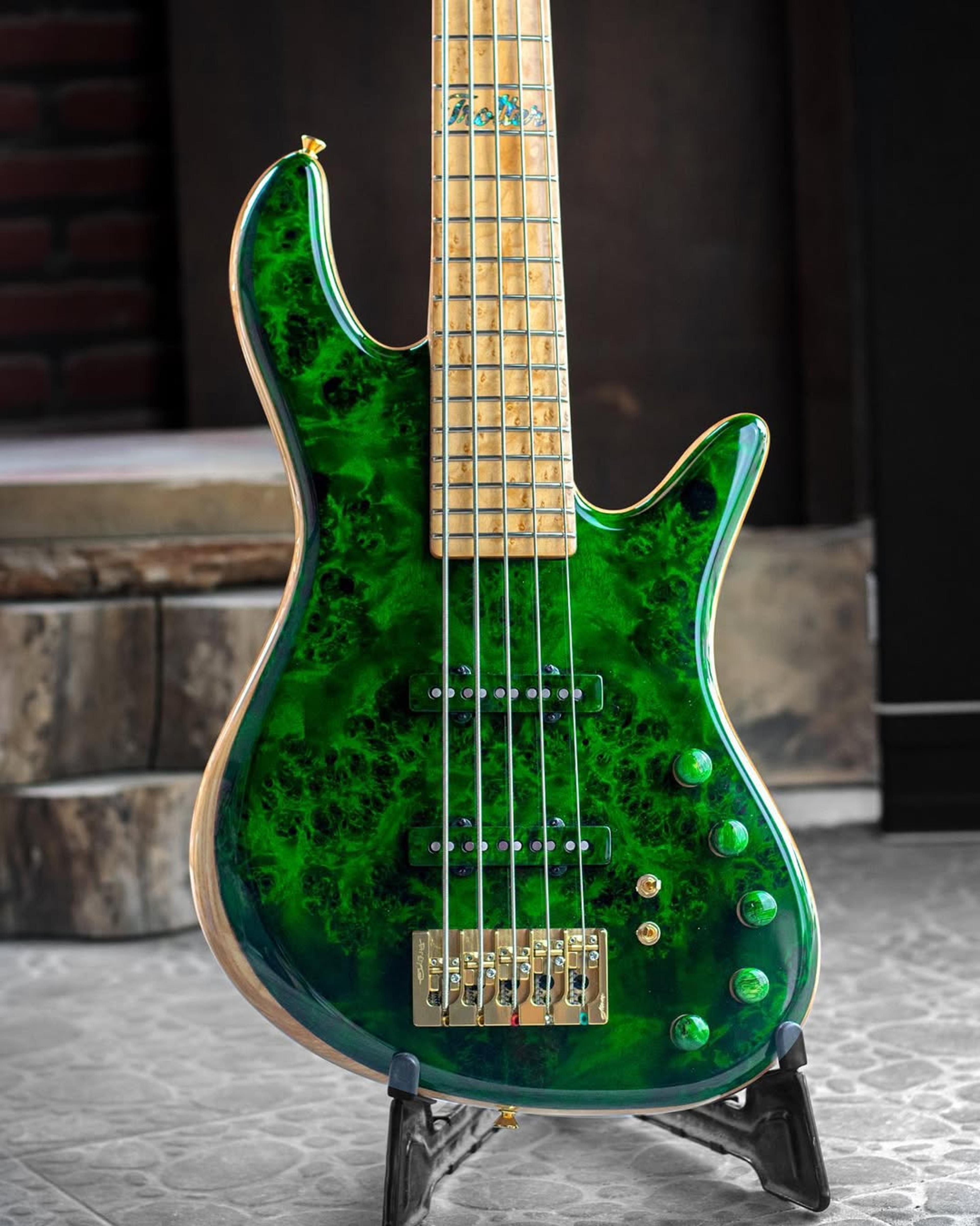 Front body view of the ODIENG INZ 5 string bass