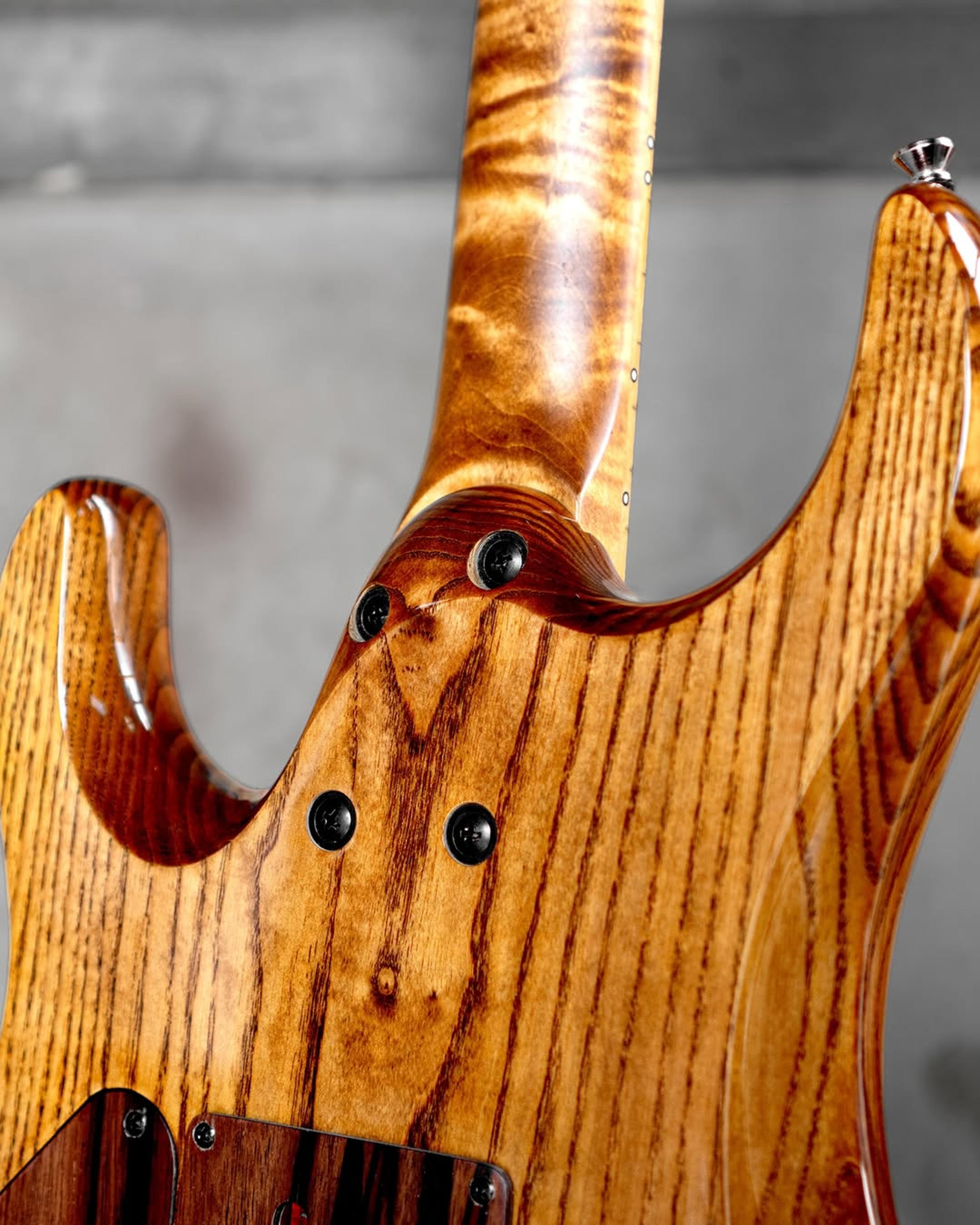 Side Detail Back Body view of the ODIENG UIZART 6 string guitar