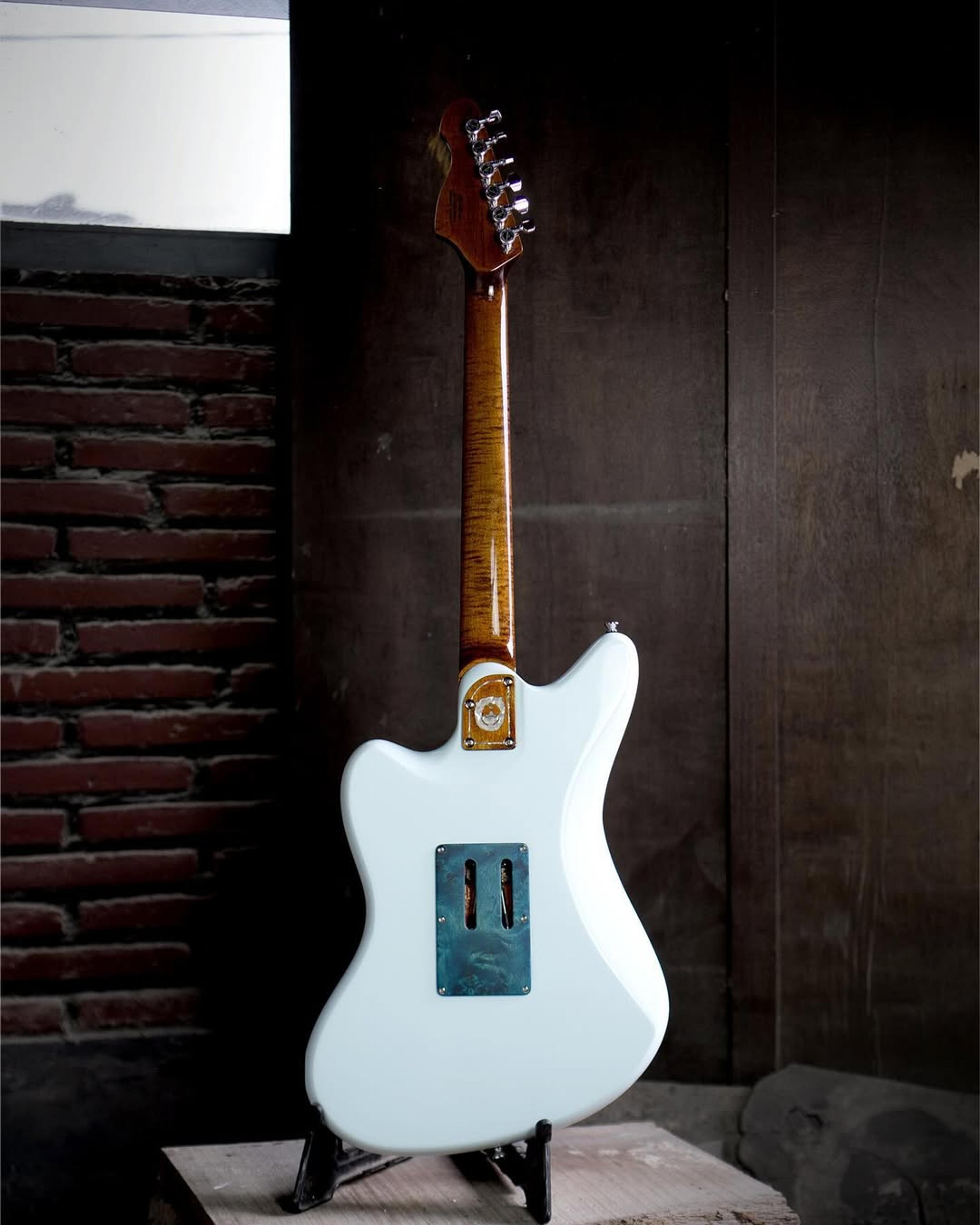 Full Back front view of the ODIENG Baruna 6 string guitar