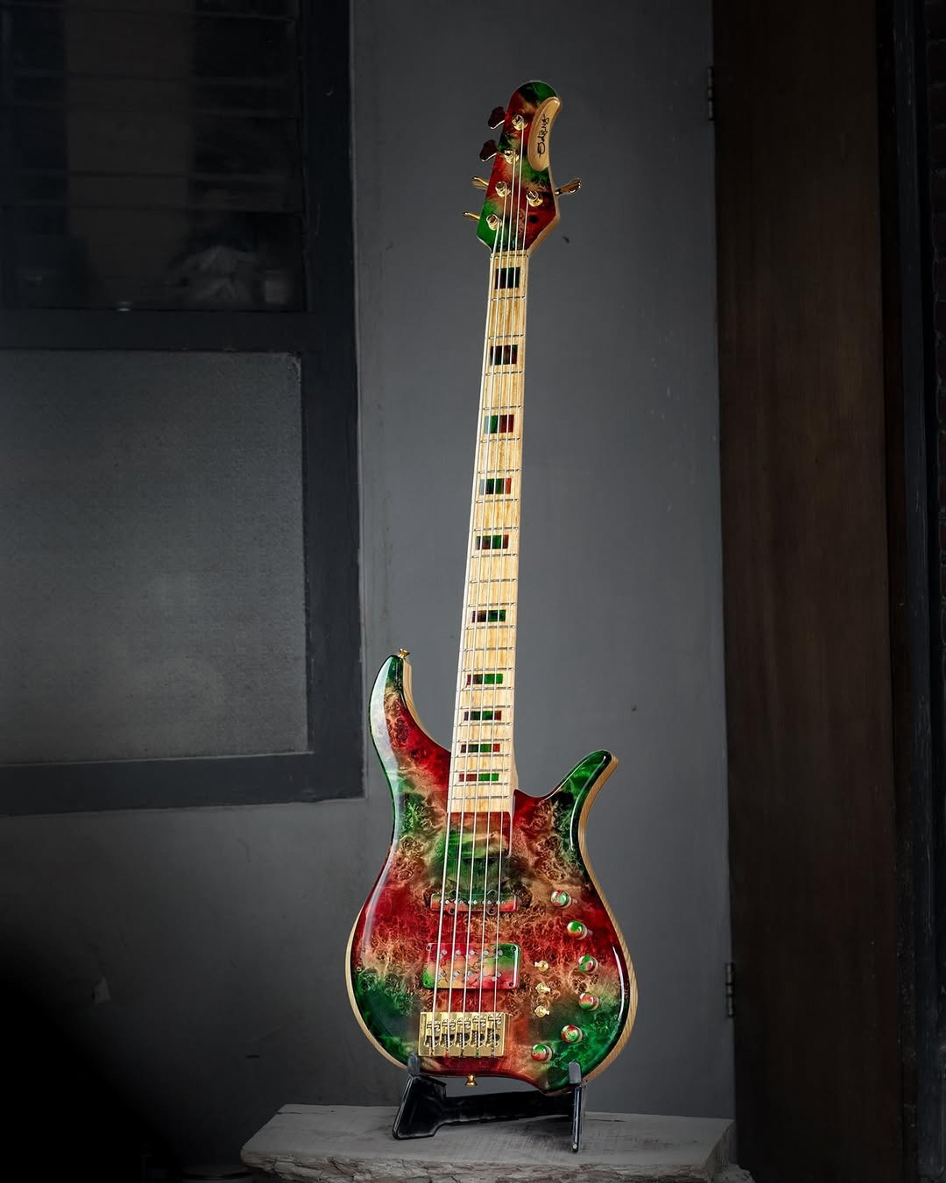 Full front view of the ODIENG Viper 5 string bass