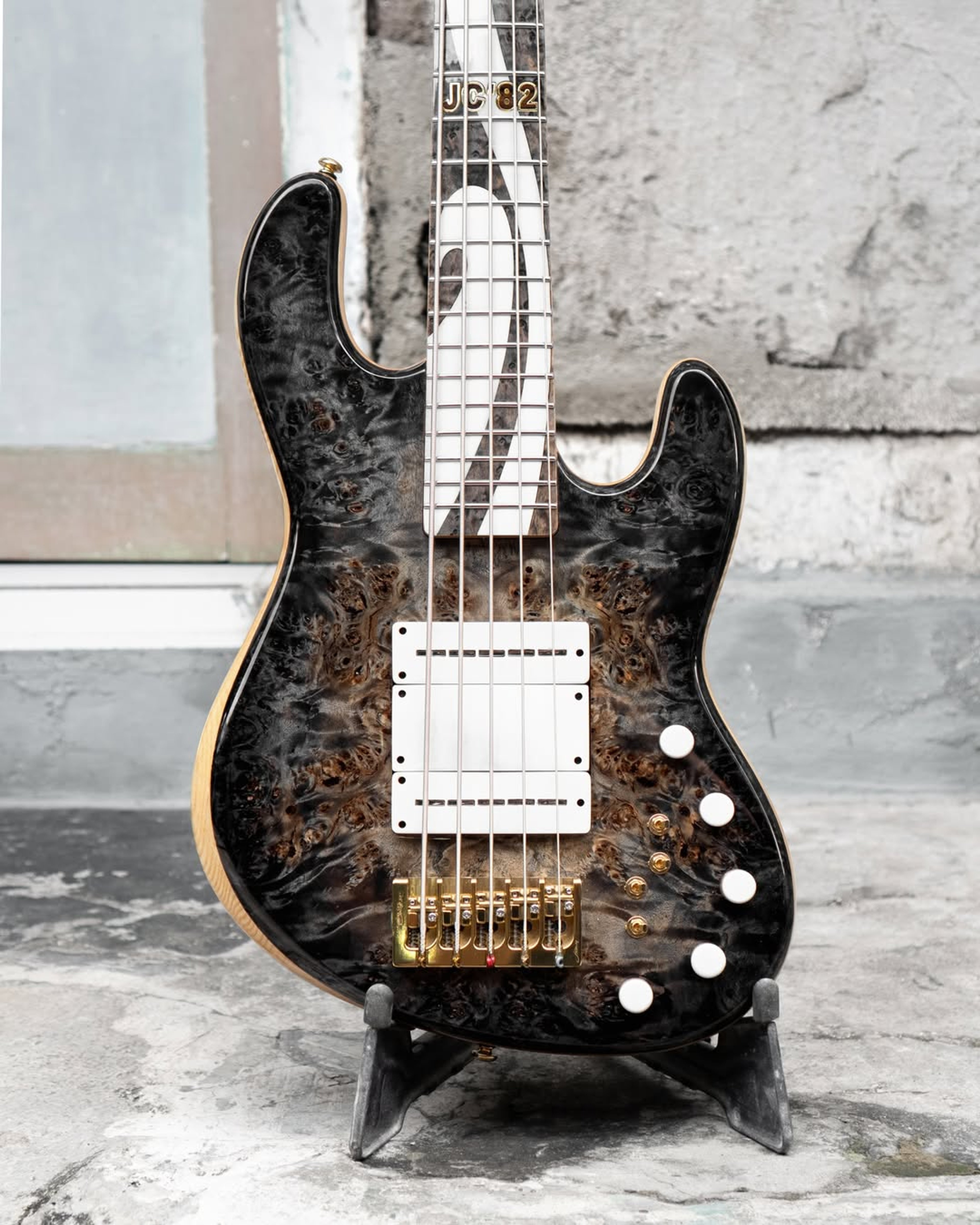 Front body view of the ODIENG JC'82 V3 Signature 5 string bass