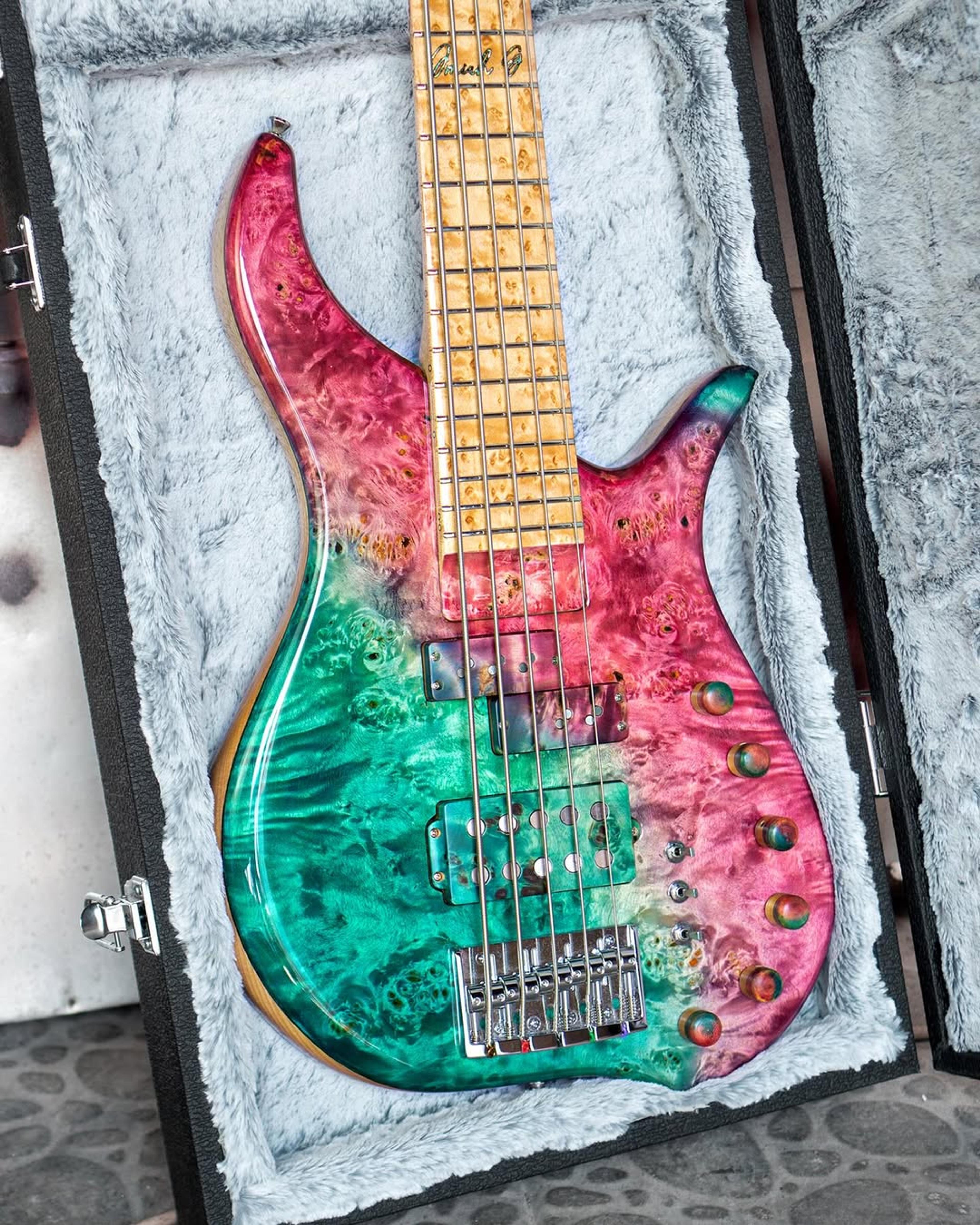 Side Body view of the ODIENG Viper 5 string bass