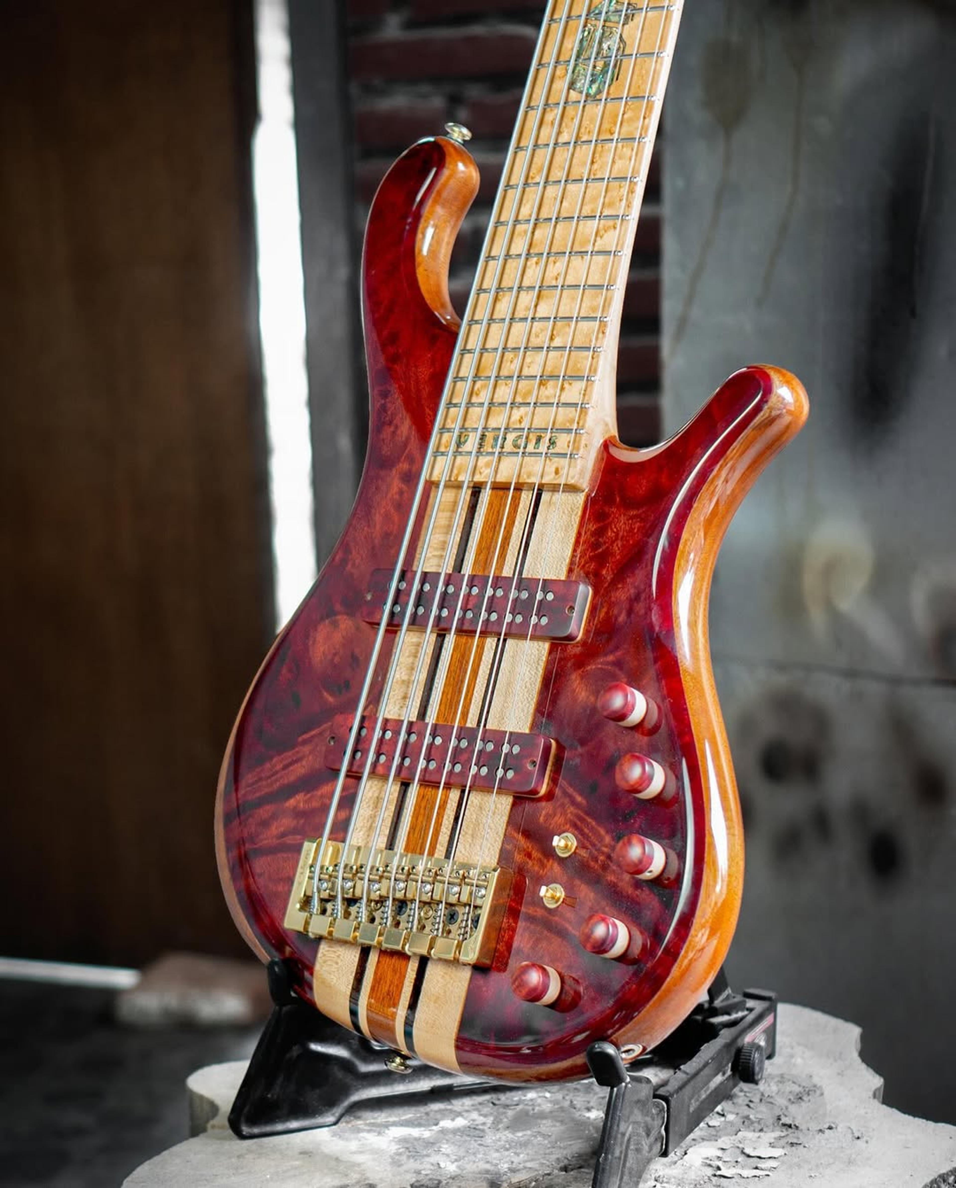 Side Body view of the ODIENG RS Series 7 string bass