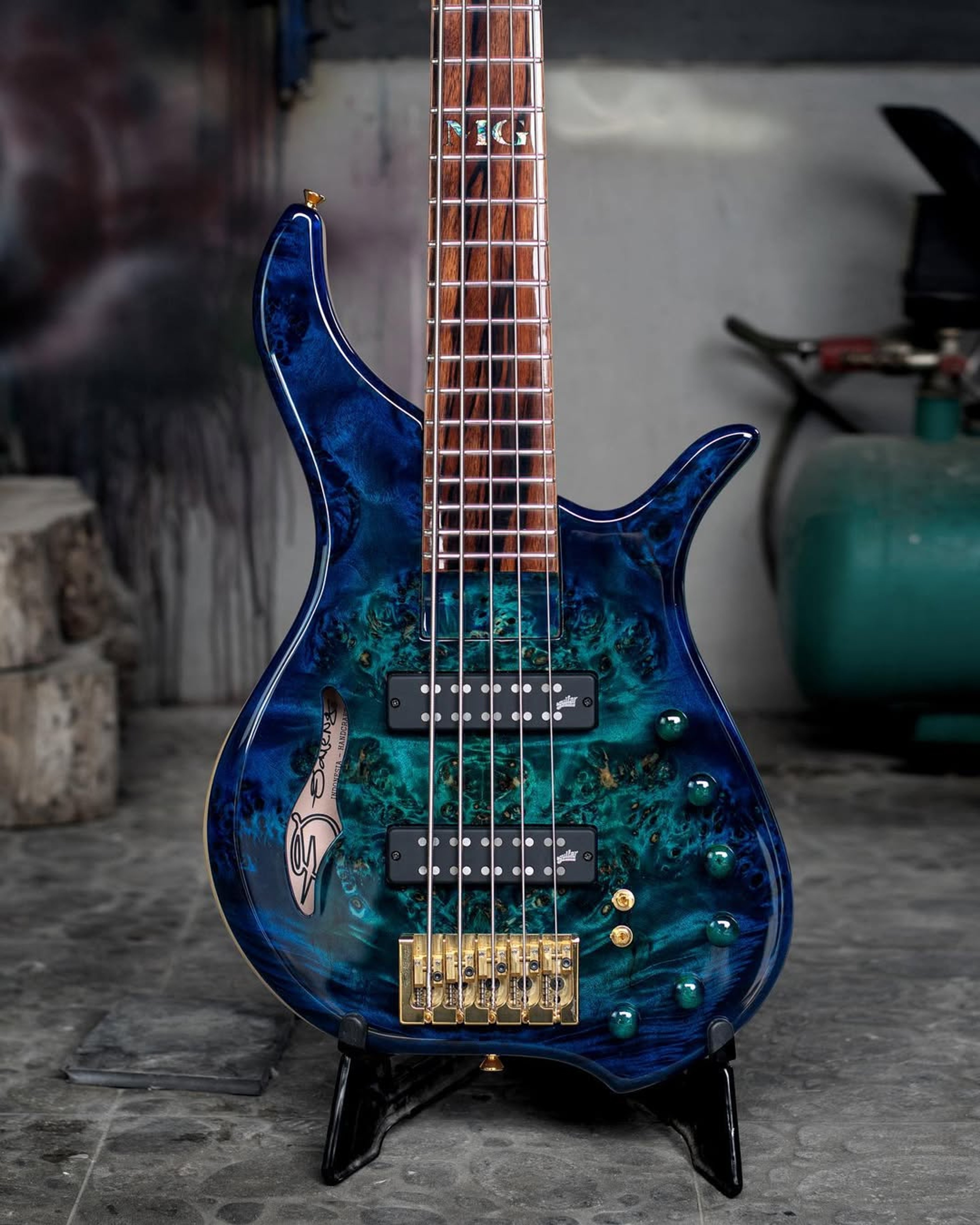 Front body view of the ODIENG Viper 5 string bass