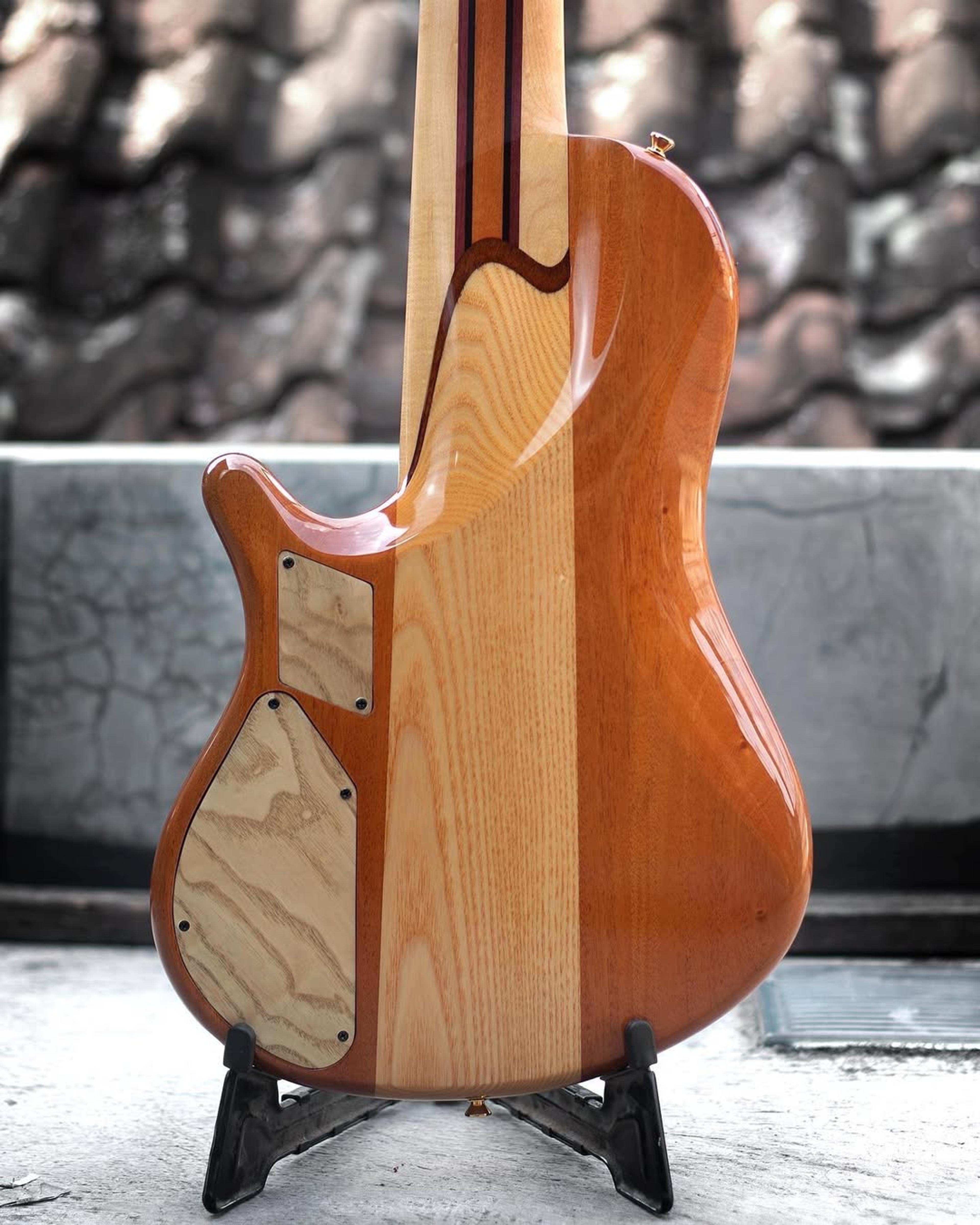 Back body view of the ODIENG Nebula 6 string bass