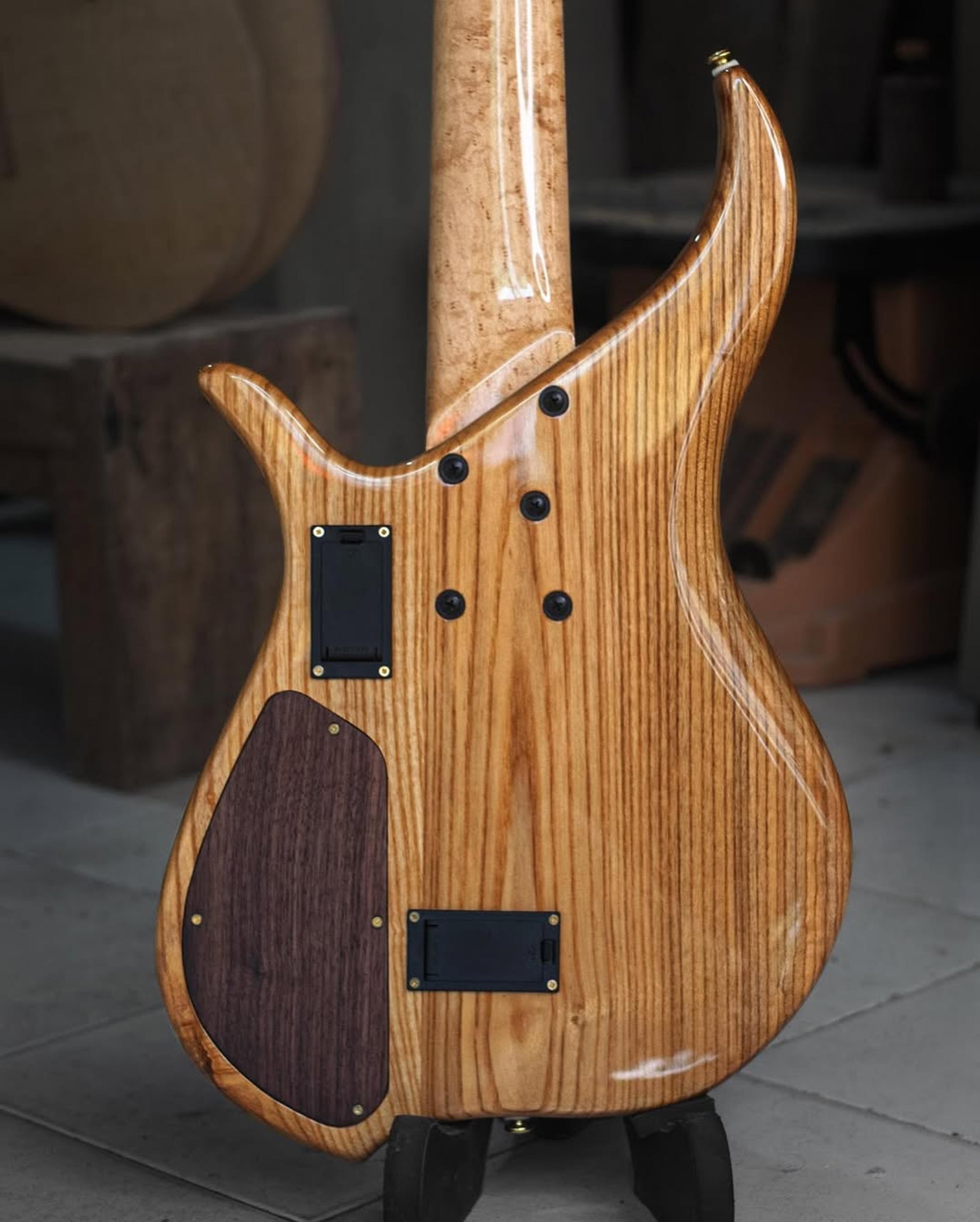 Back body view of the ODIENG Series Viper 5 string bass