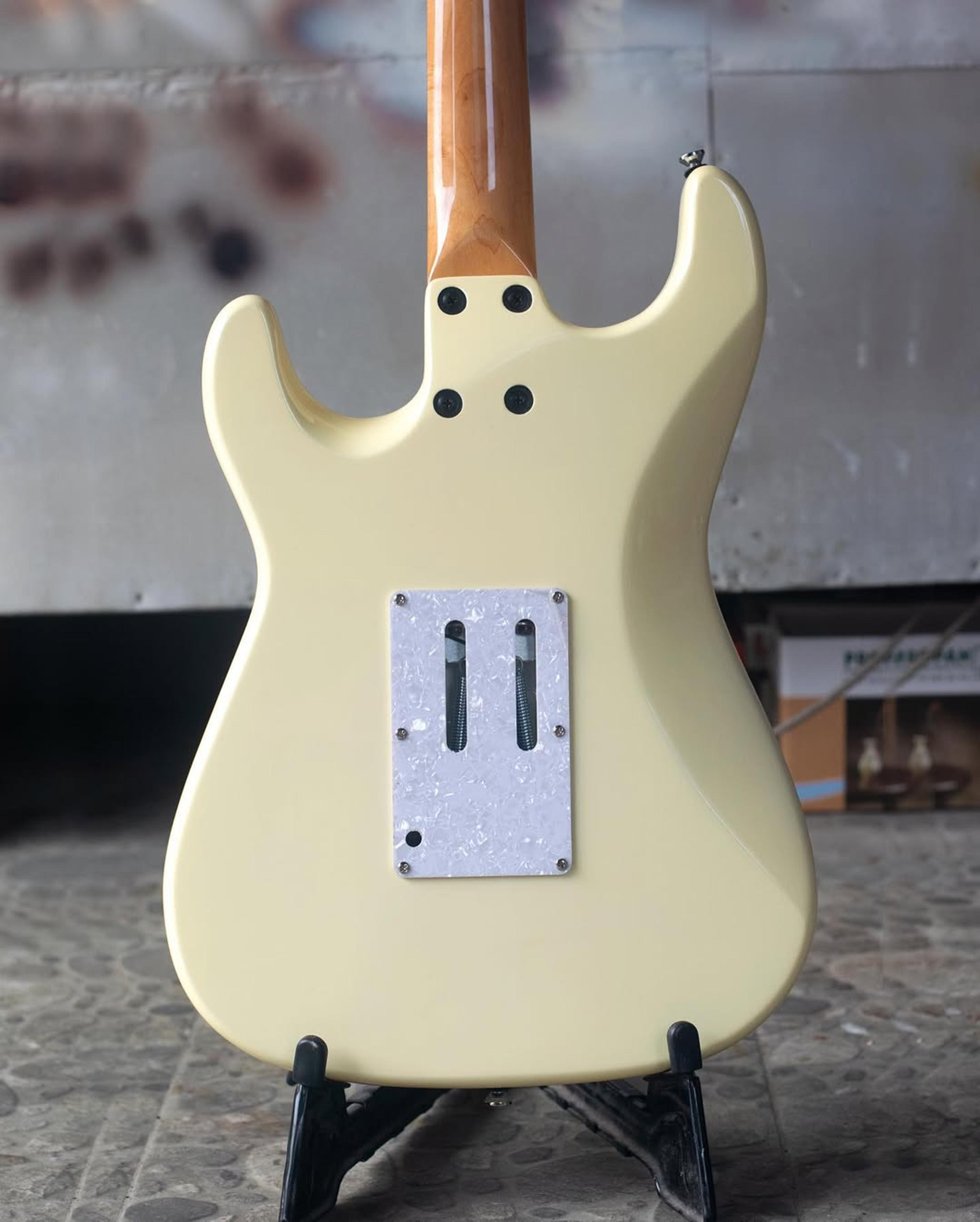 Back body view of the ODIENG Uizart 6 string Guitar