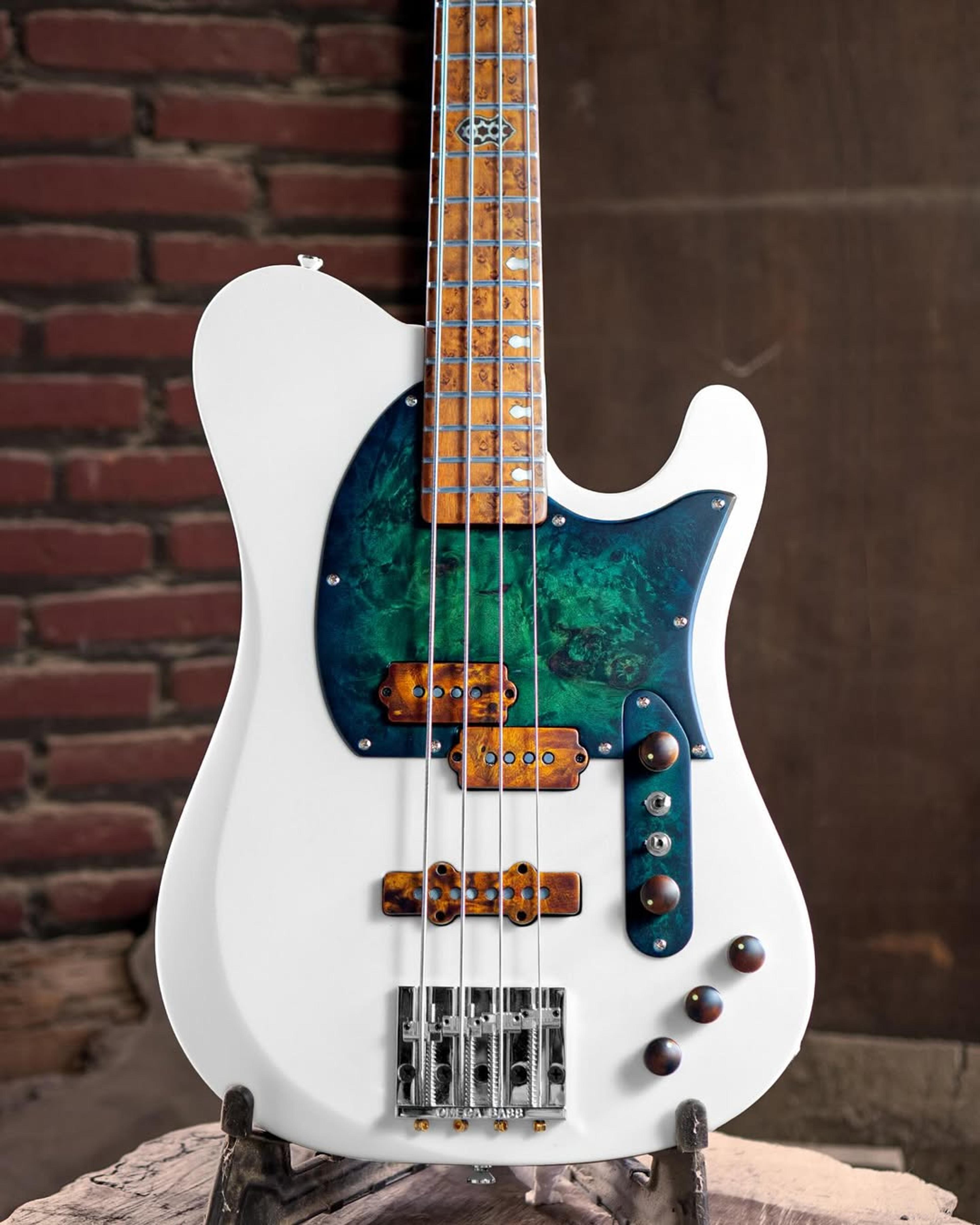 Front body view of the EF TL-M 4 string bass