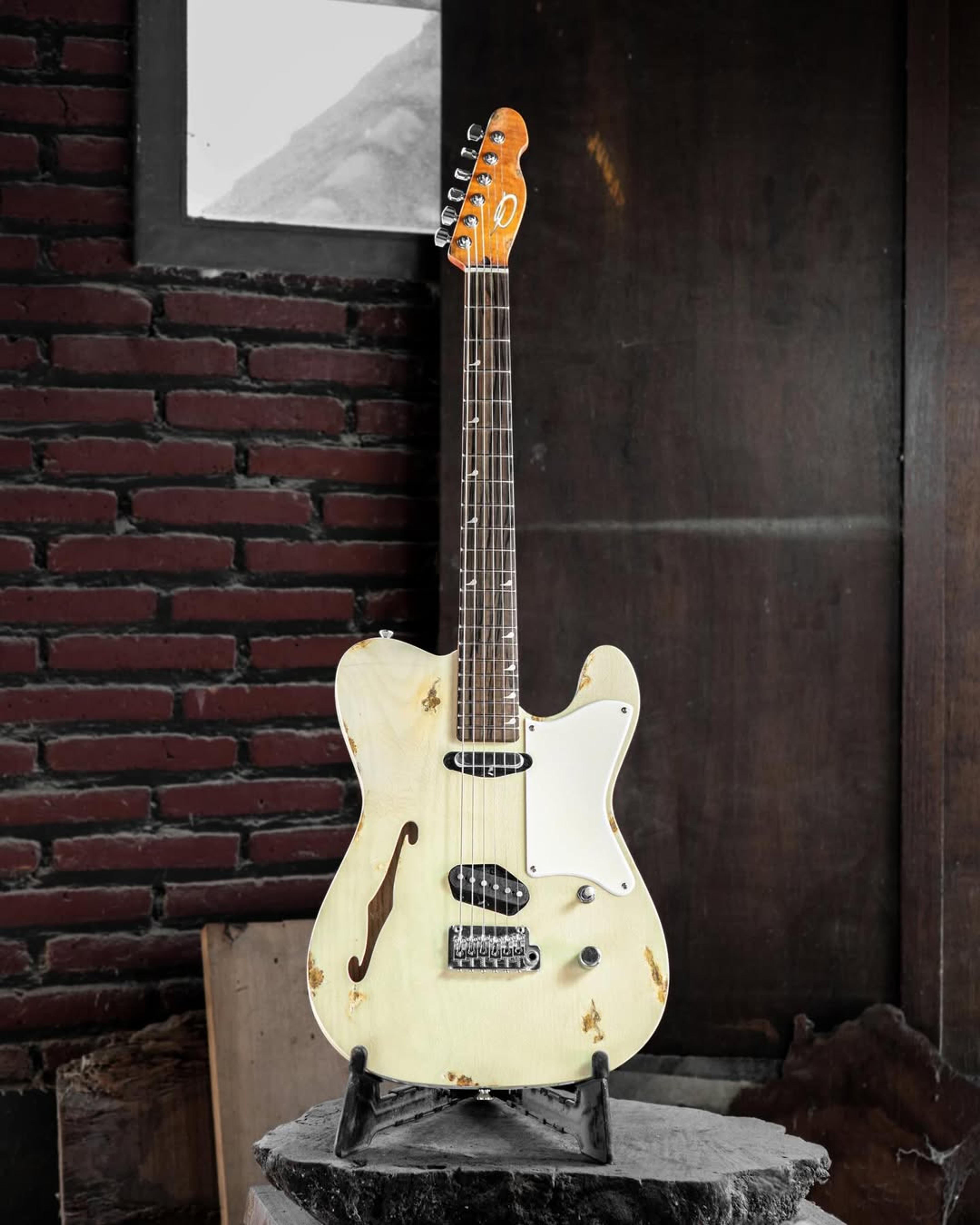 Full front view of the ODIENG Parama Guitar Aged Cream Relic 6 string Guitar