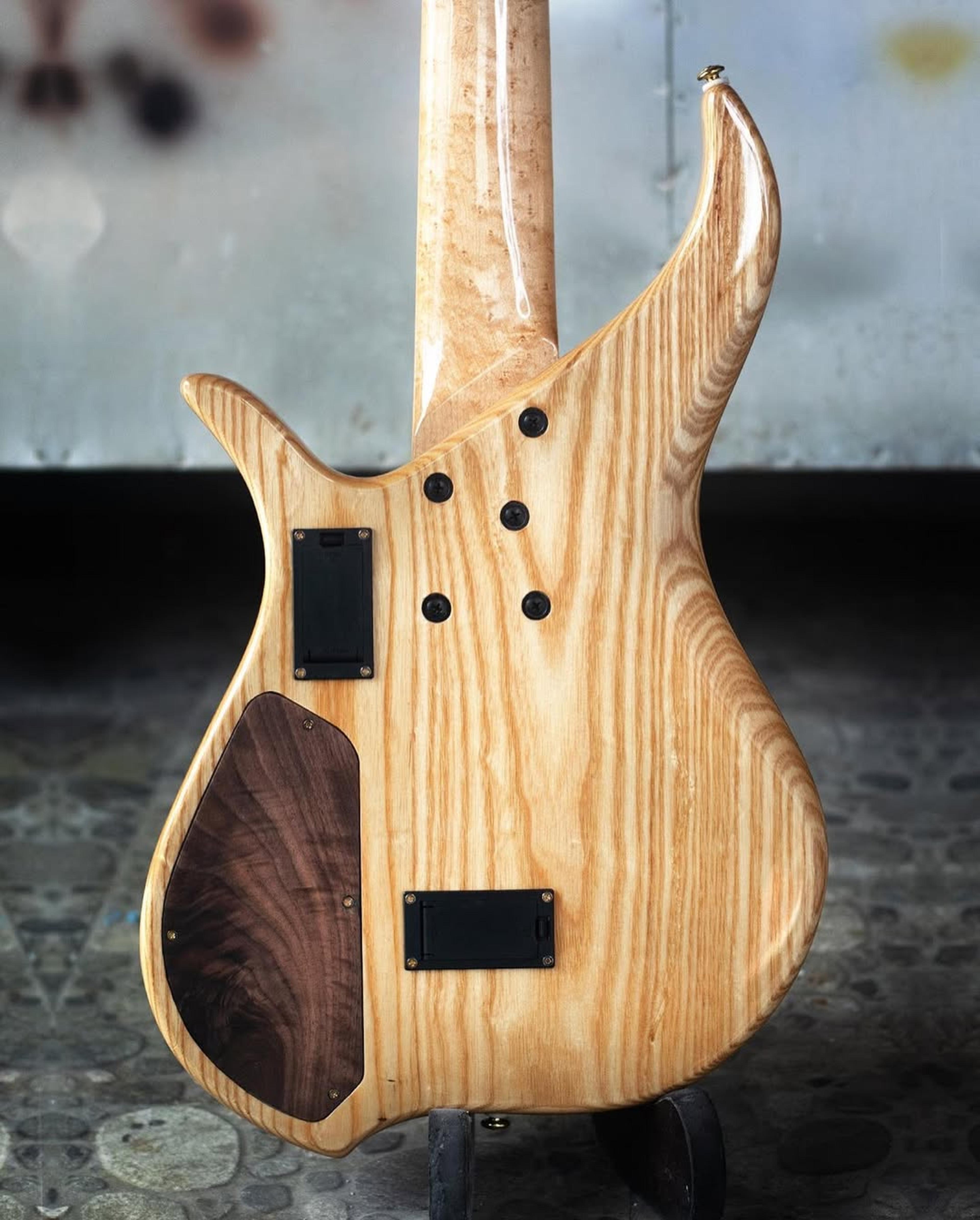 Back body view of the ODIENG Series Viper 5 string bass