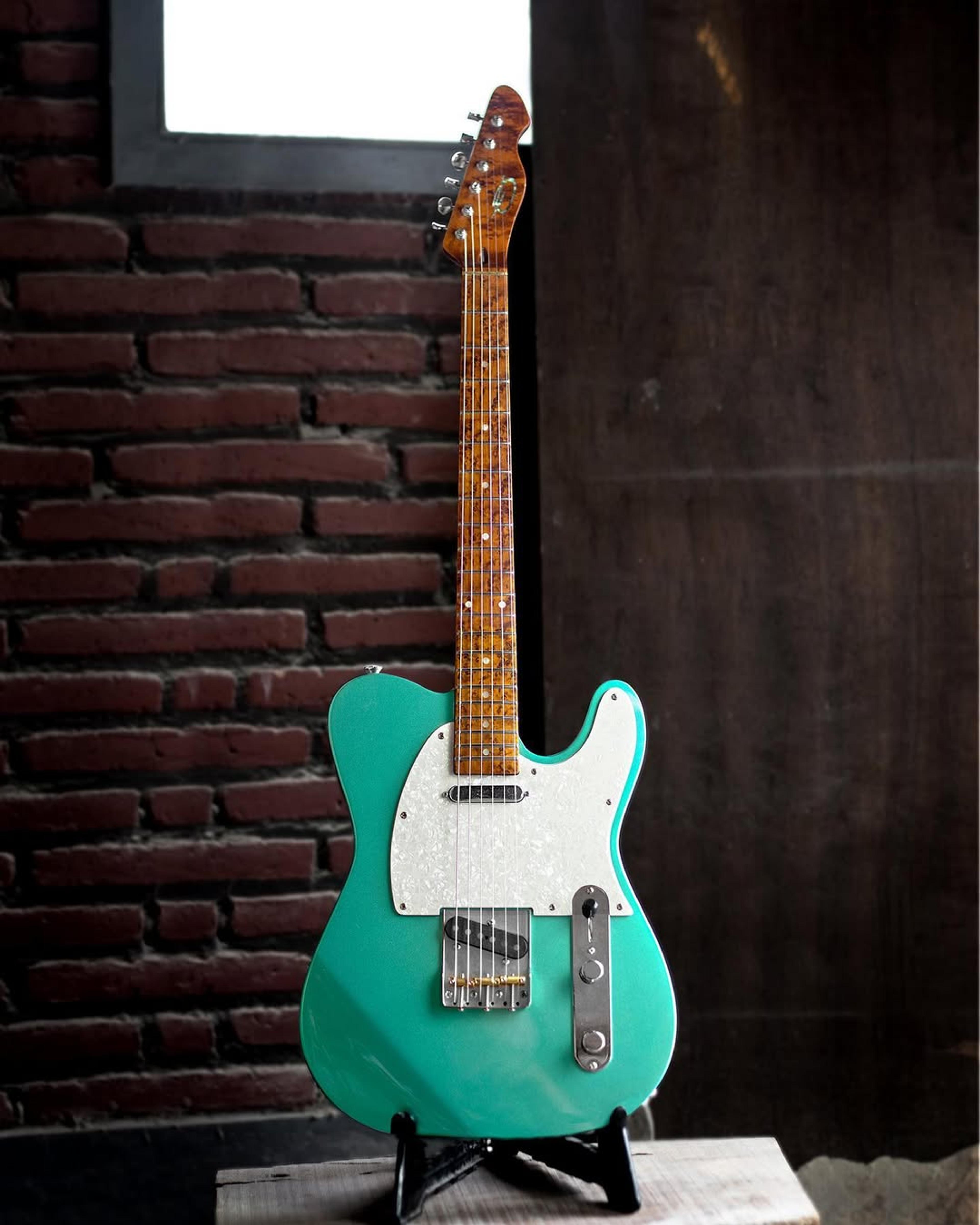 Full front view of the ODIENG Parama 6 string Guitar