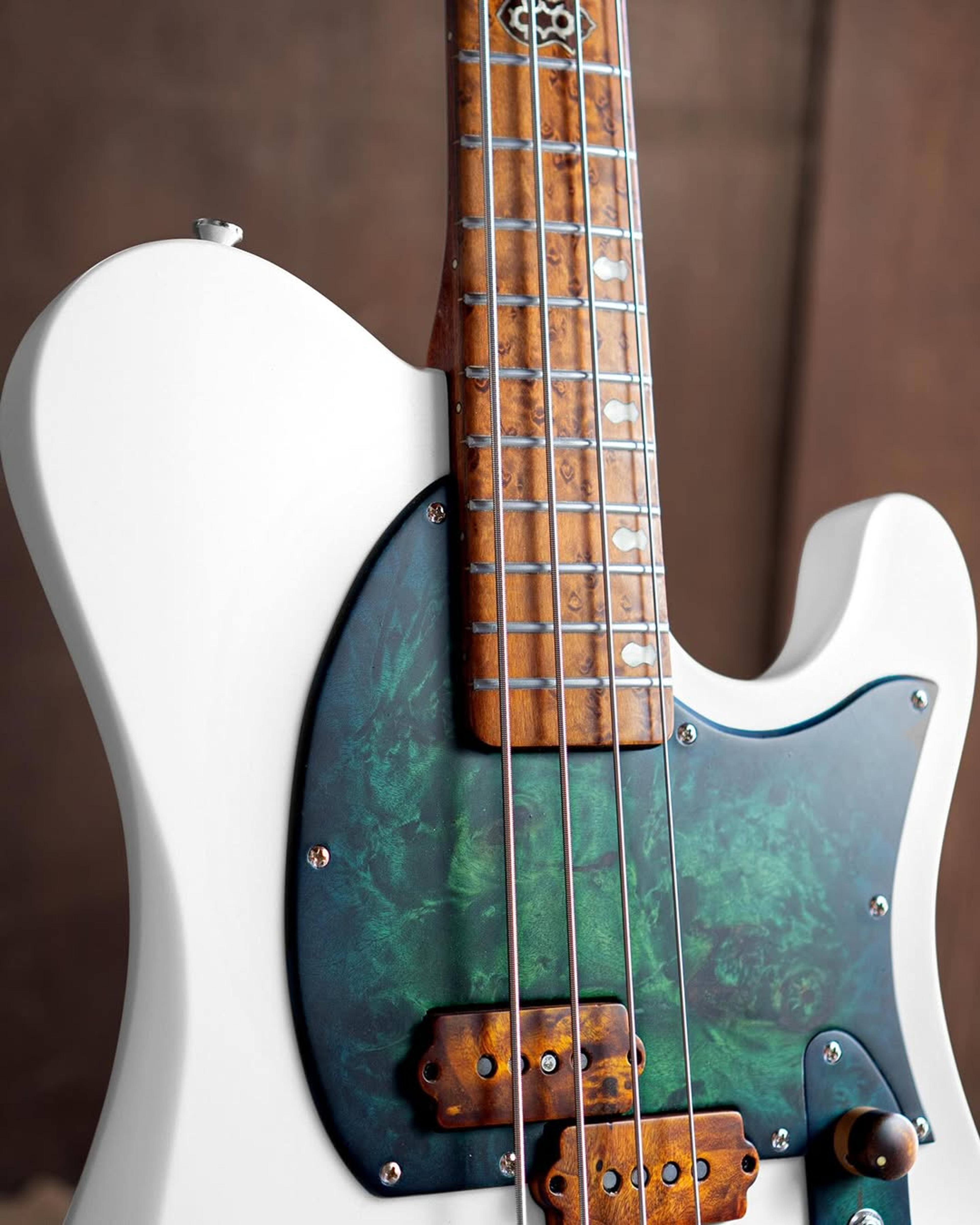 Front detail fretboard view of the EF TL-M 4 string bass