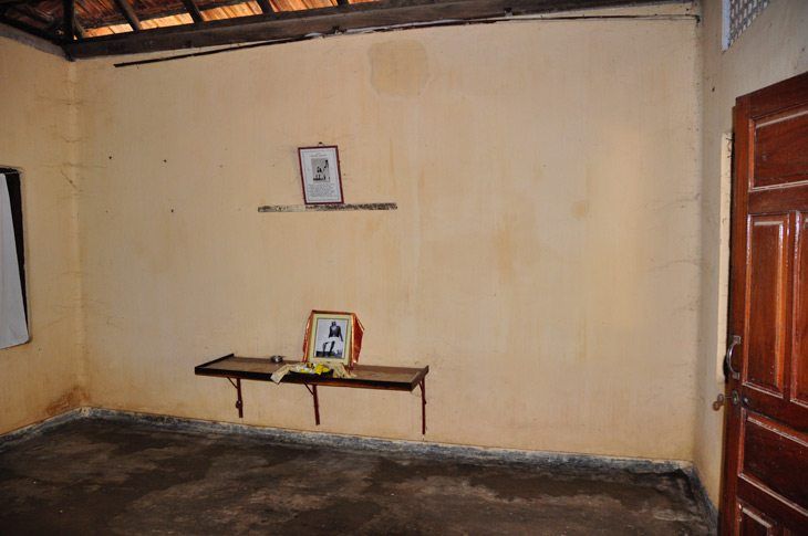 Yogaswami mahasamadhi shrine