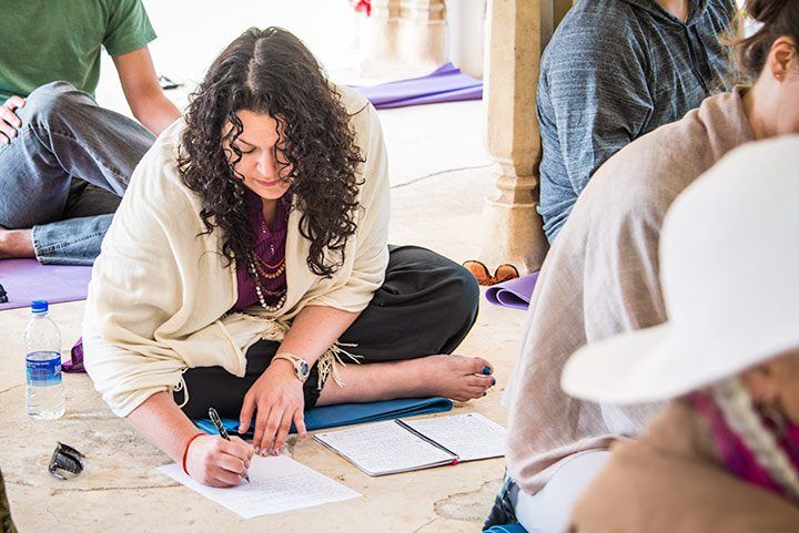 meditation-yoga-retreat-india-dandapani-travel