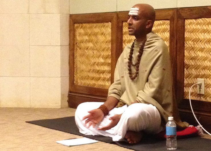 Dandapani teaching meditation class