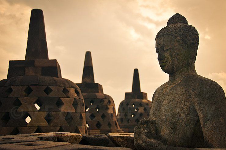 Java's Buddhist Sanctuaries image