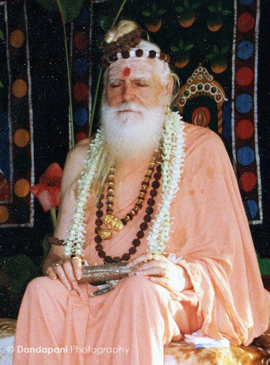 Gurudeva Sivaya Subramuniyaswami (1927-2001). Born January 5th.